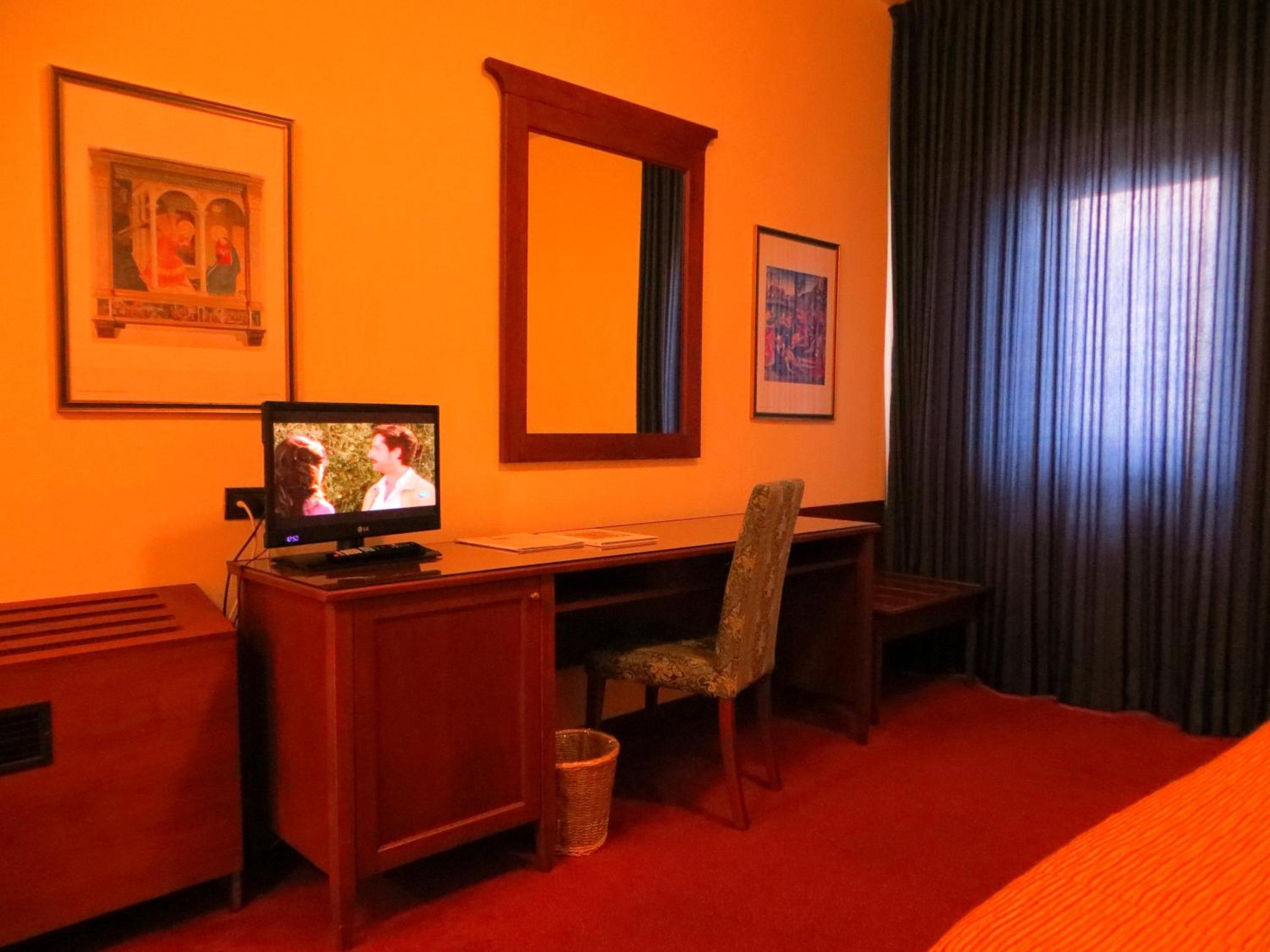 Twin Room - Photo 5