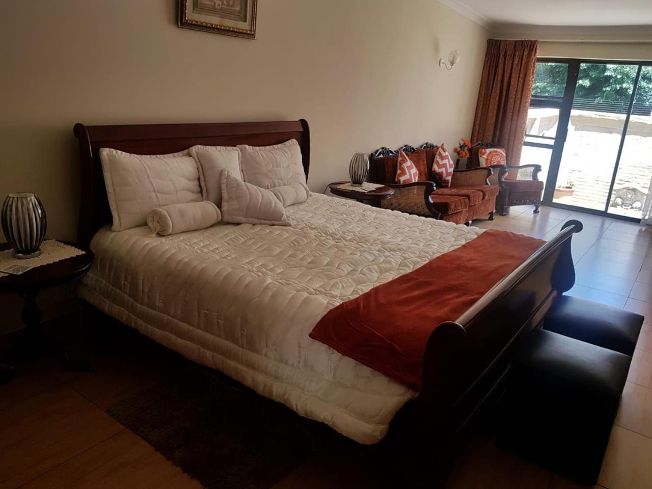 Deluxe King Room photo 1