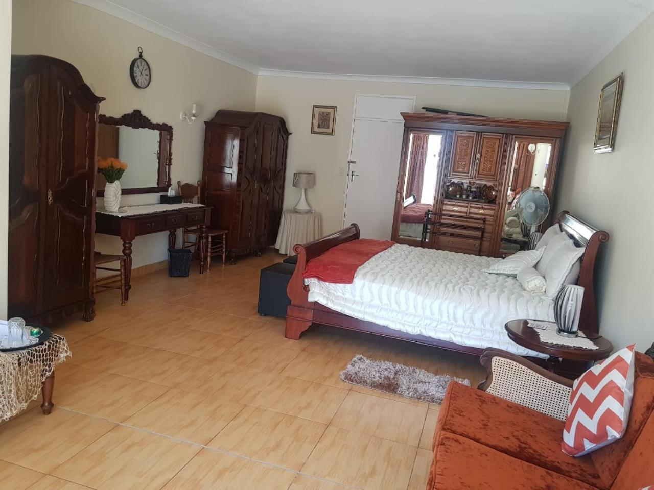 Deluxe King Room photo 2