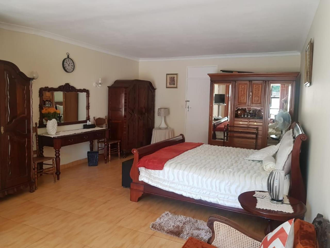 Deluxe King Room photo 3