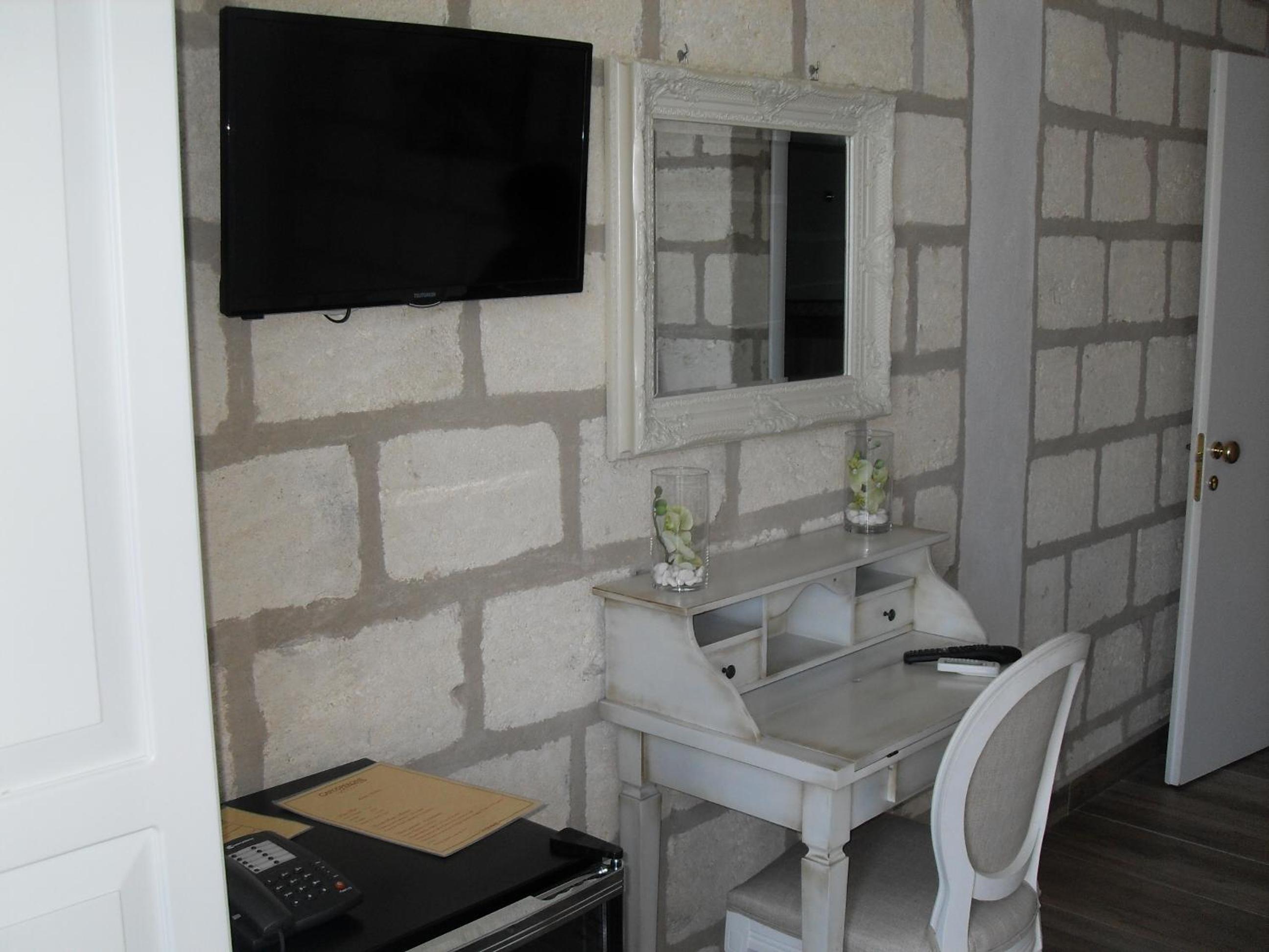 Deluxe Double Room - Photo 8