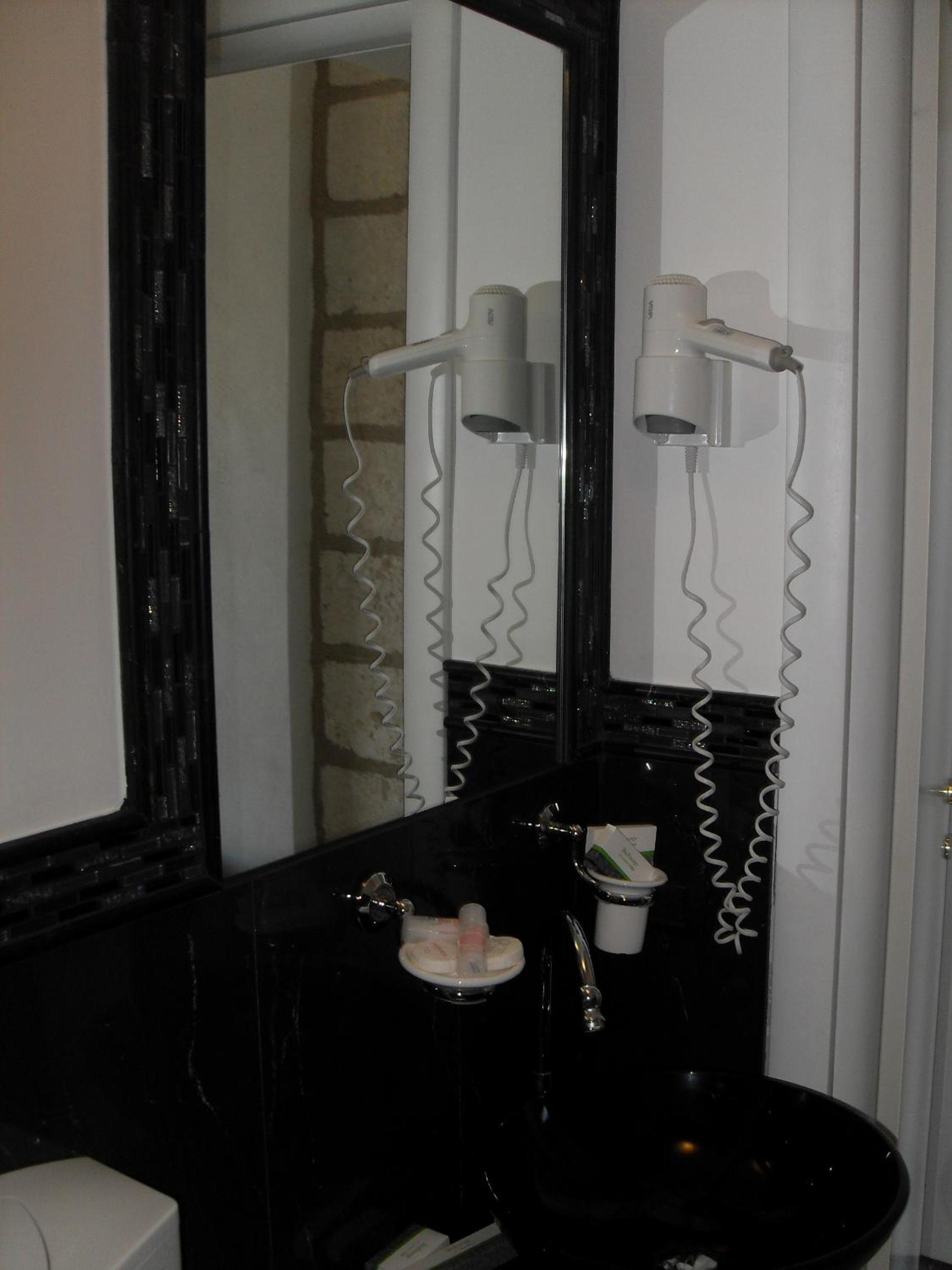 Deluxe Double Room - Photo 12