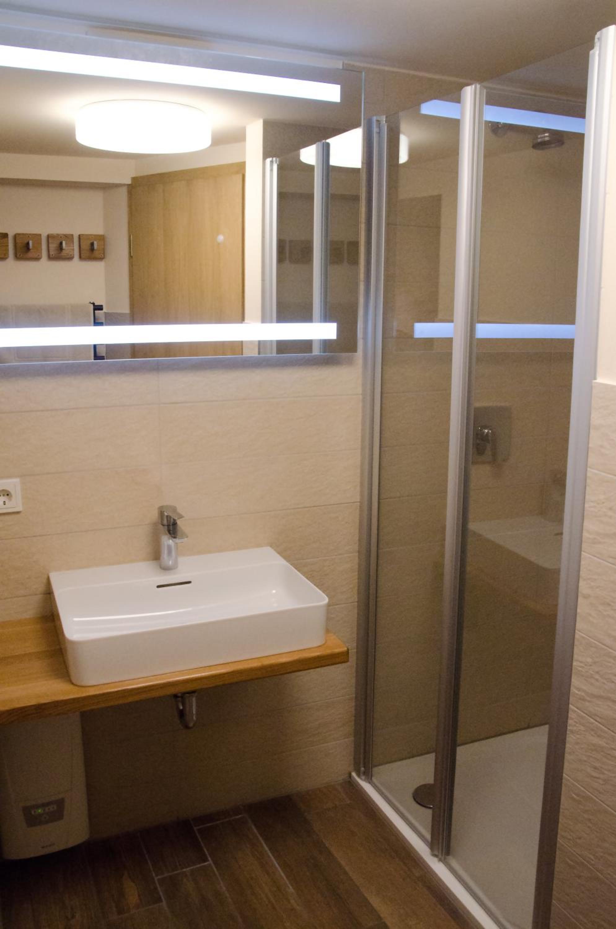 Family Room with Private Bathroom photo 3