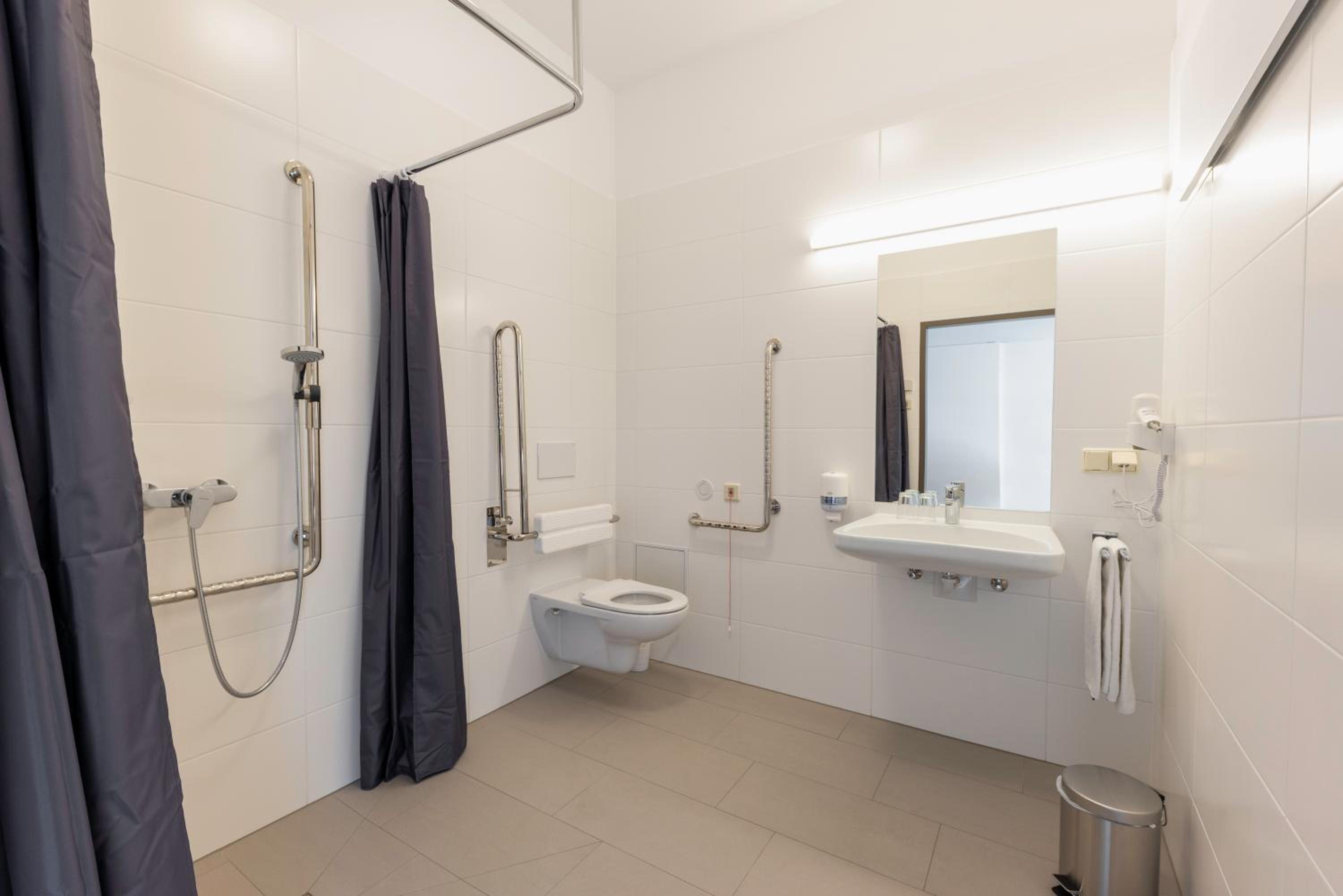 Double or Twin Room - Disability Access photo 2