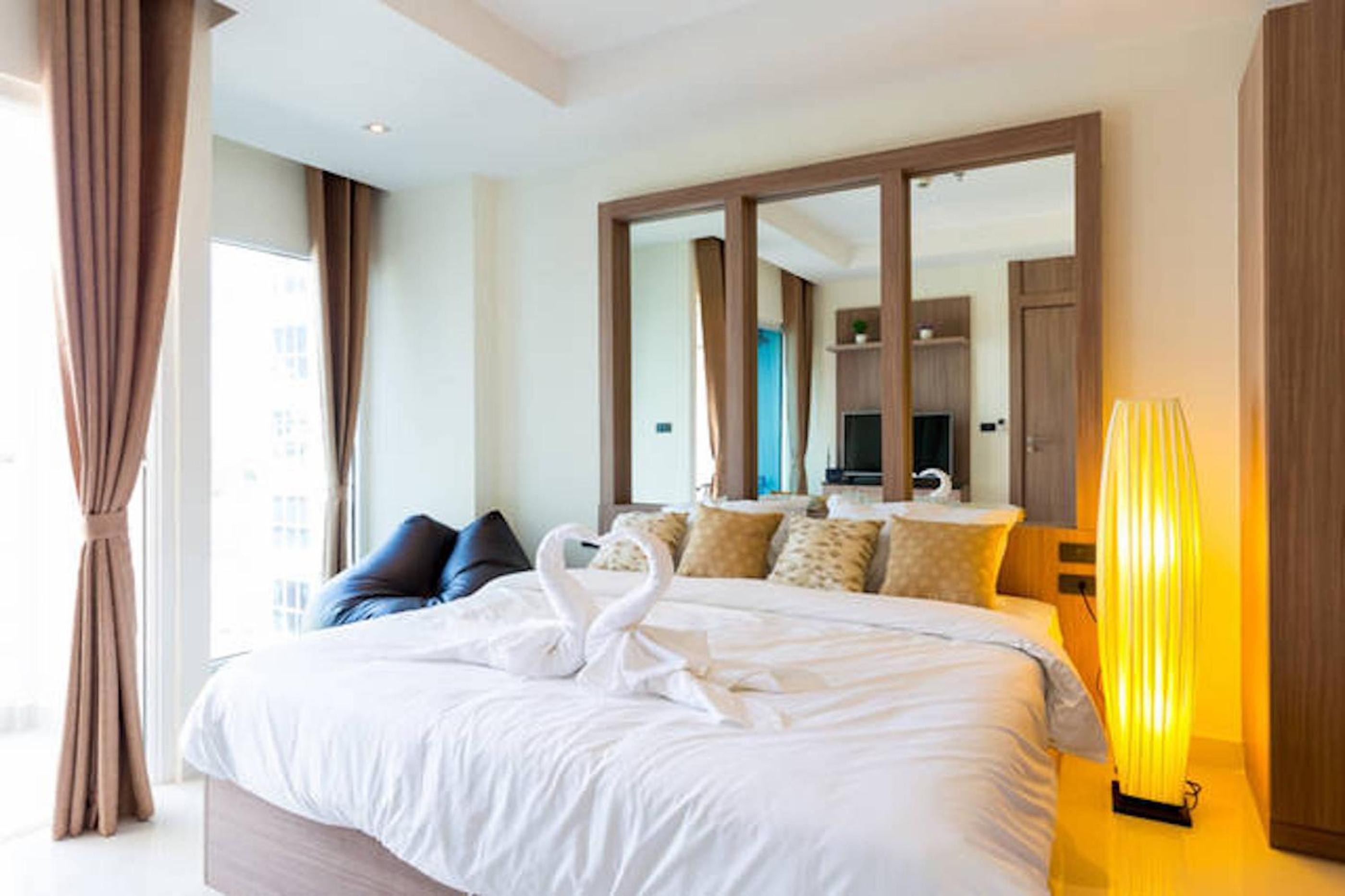 One-Bedroom Apartment with Balcony photo 2
