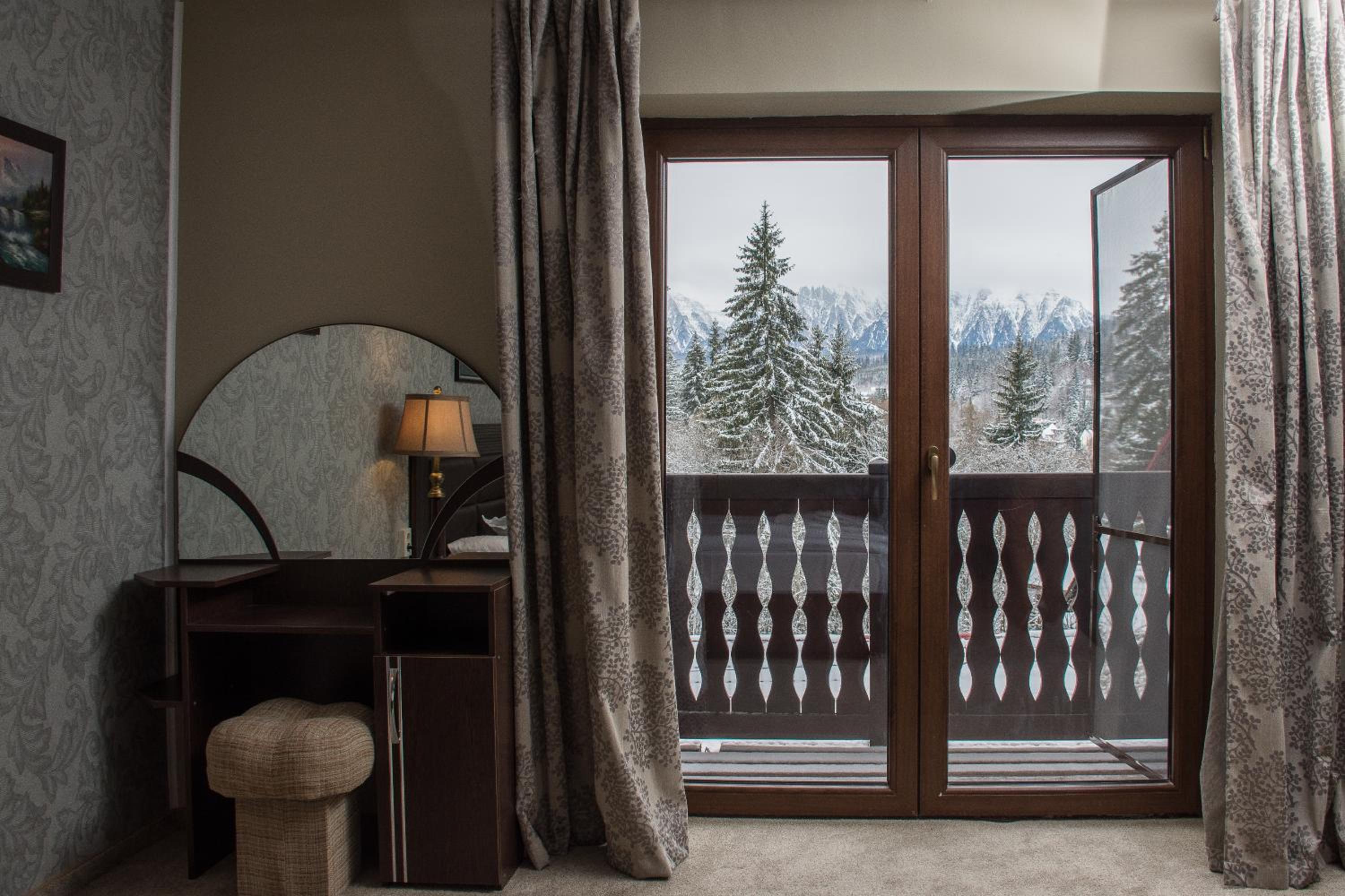Family Room with Balcony - Photo 4