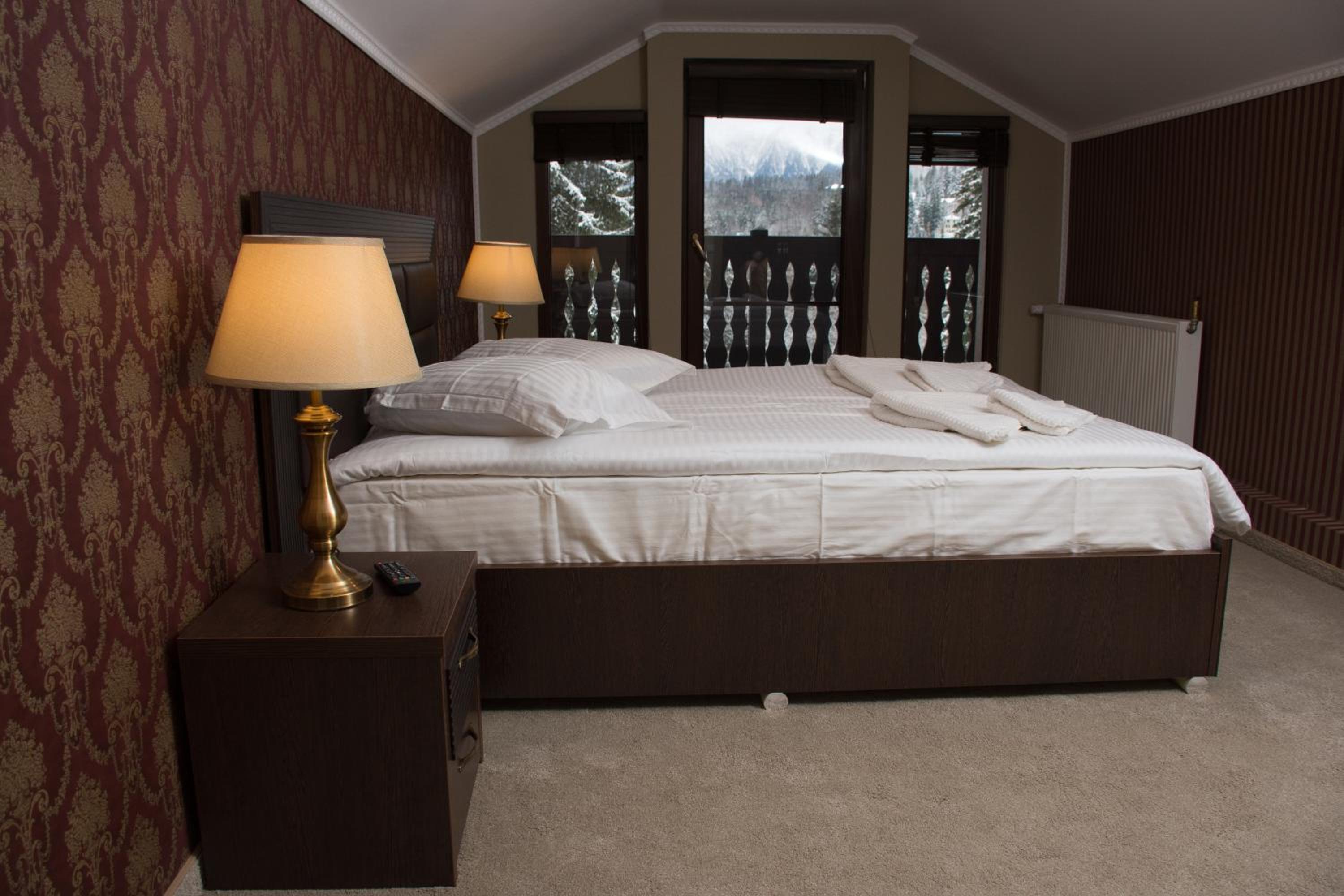 Deluxe Double Room with Balcony photo 2