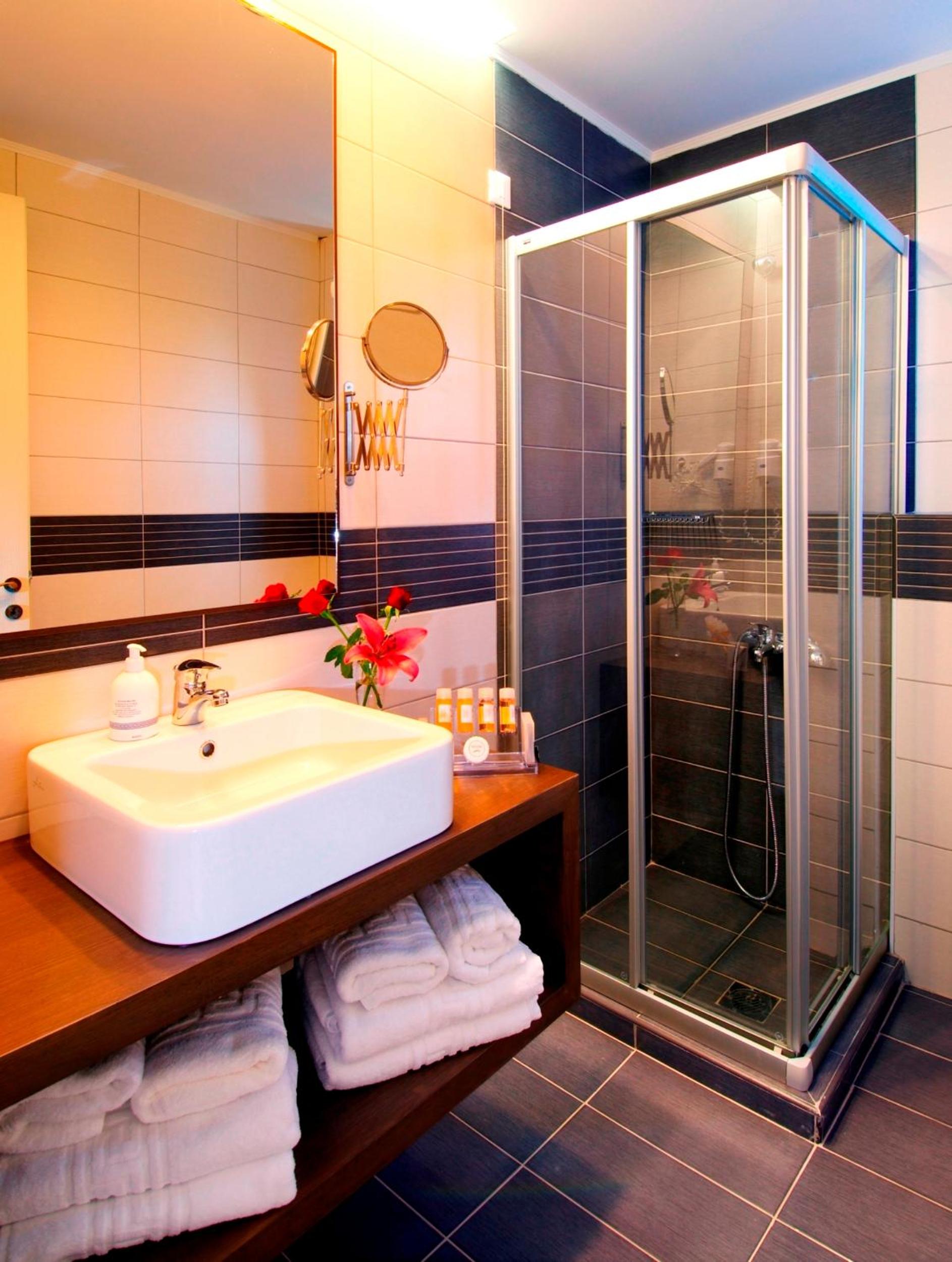 Premium Two Bedroom Suite with Pool View photo 3