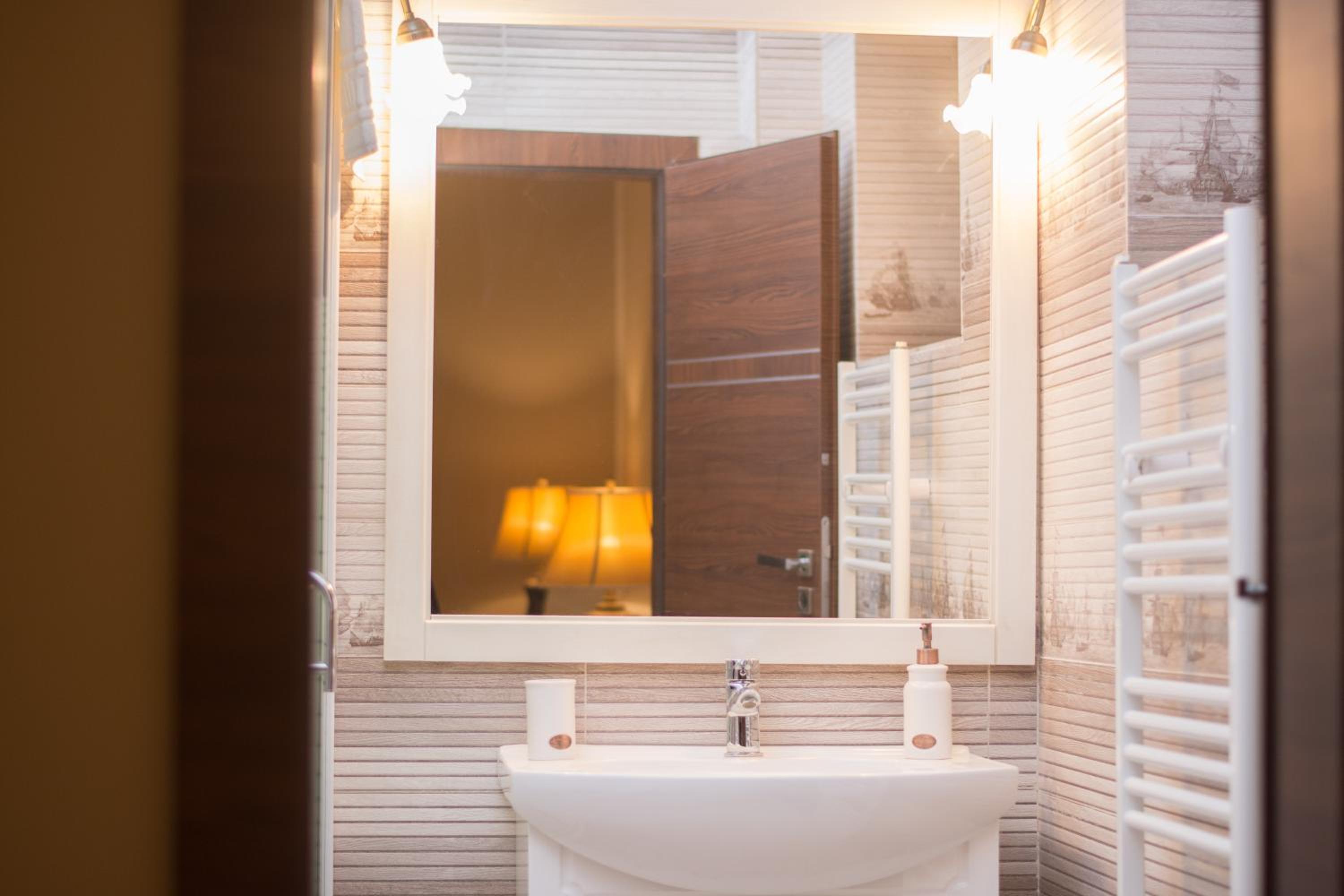 Deluxe Double Room - Photo 12