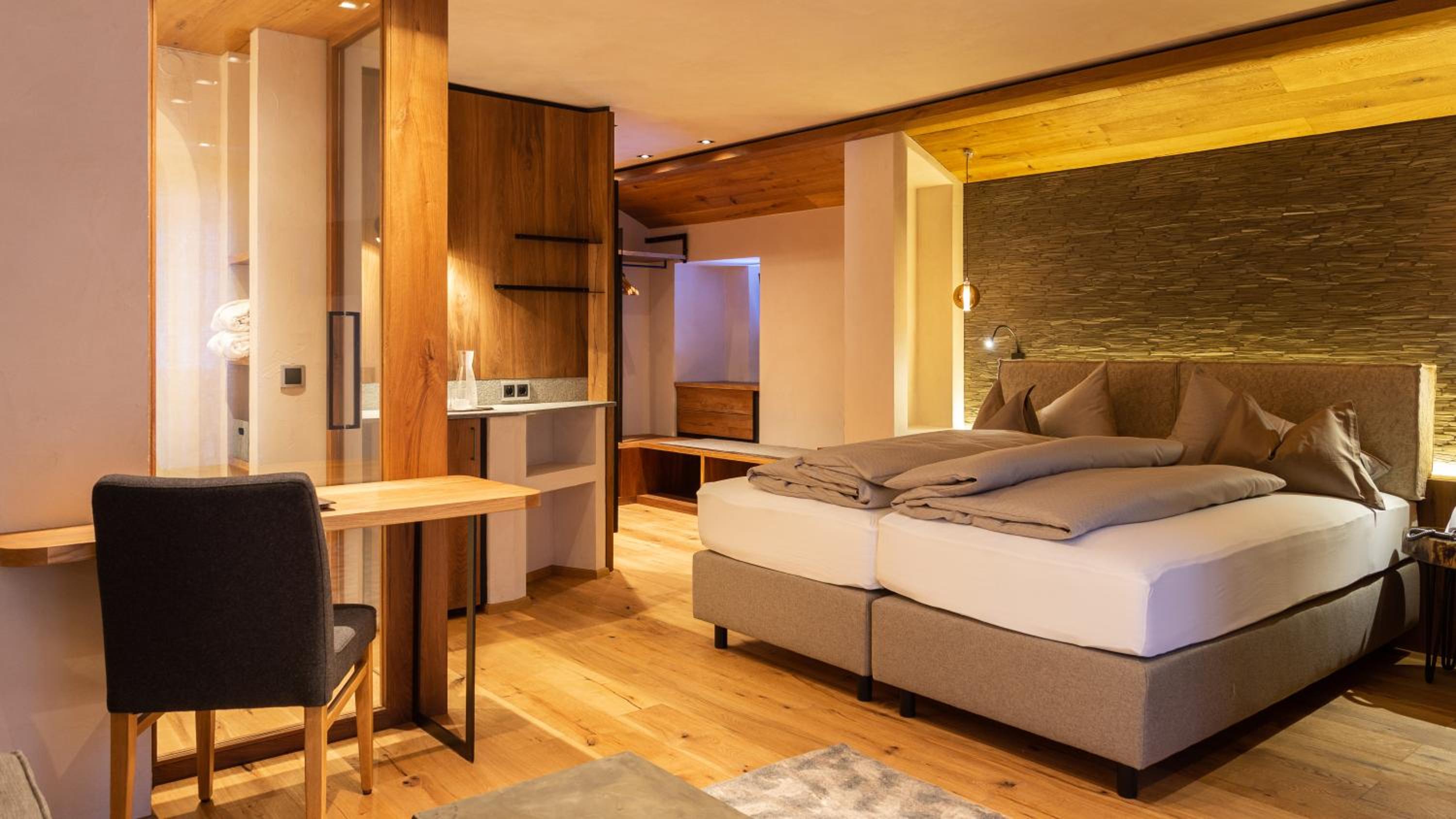 Deluxe Double or Twin Room with Balcony