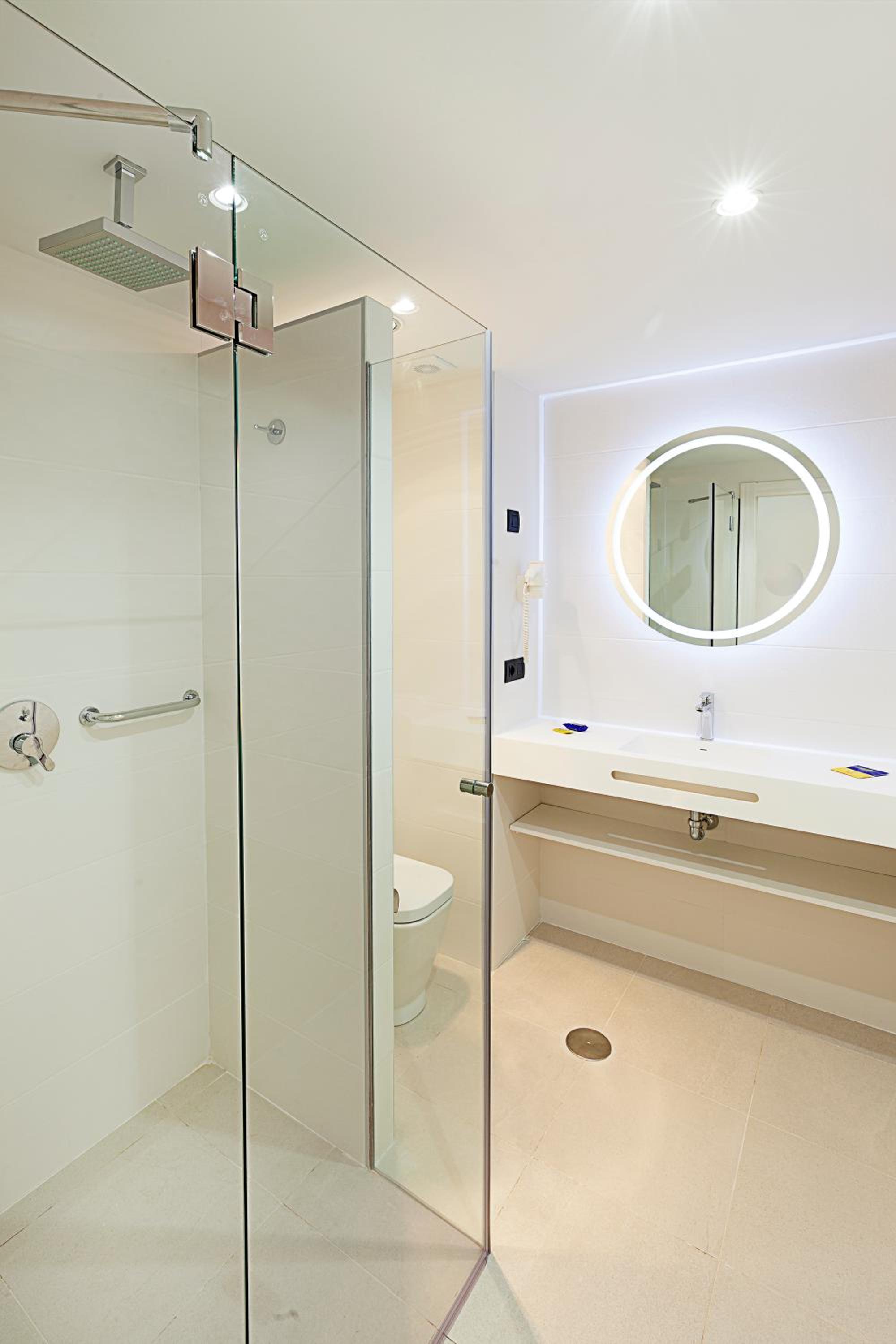 Standard Double or Twin Room - Photo 3