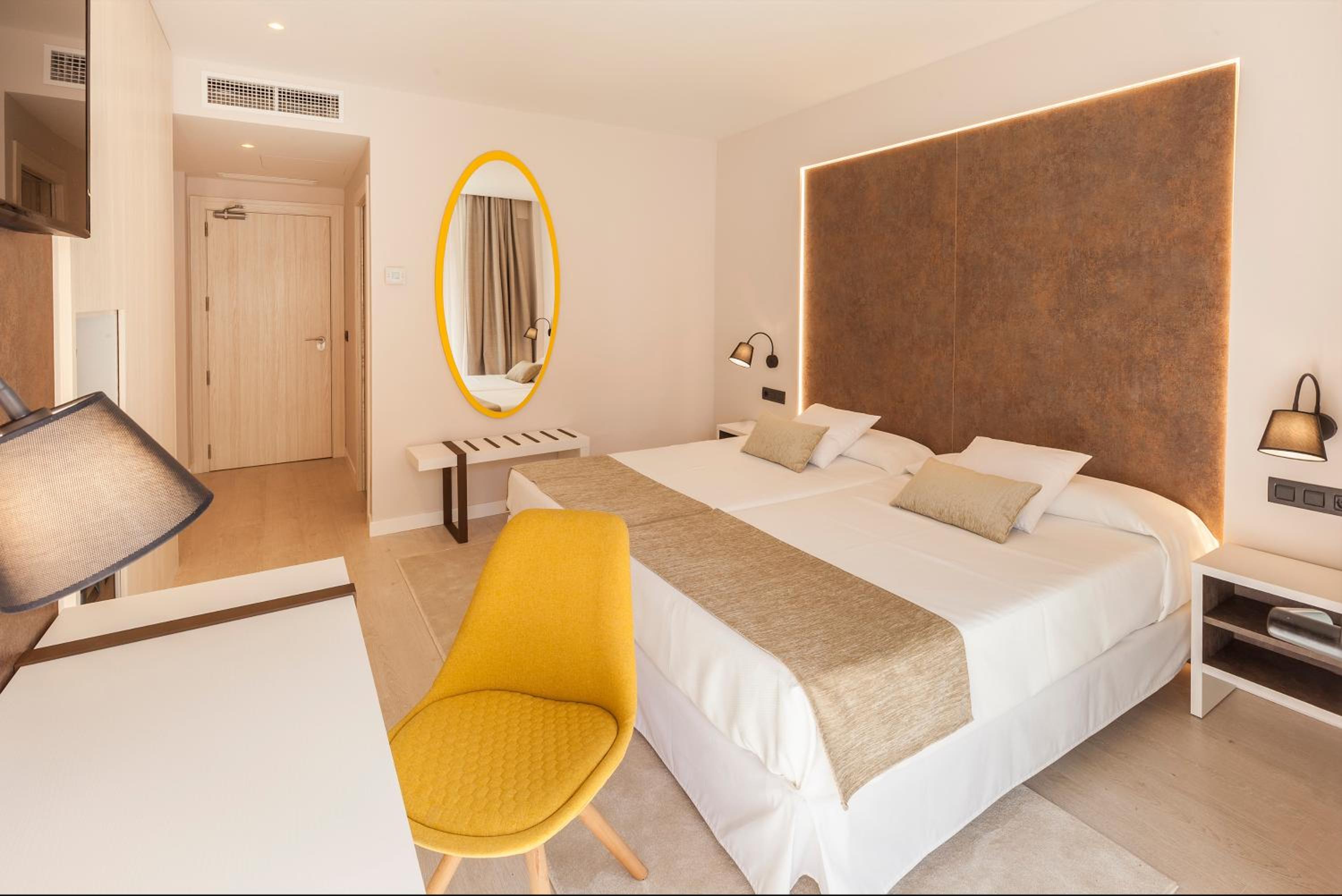 Standard Double or Twin Room - Photo 4