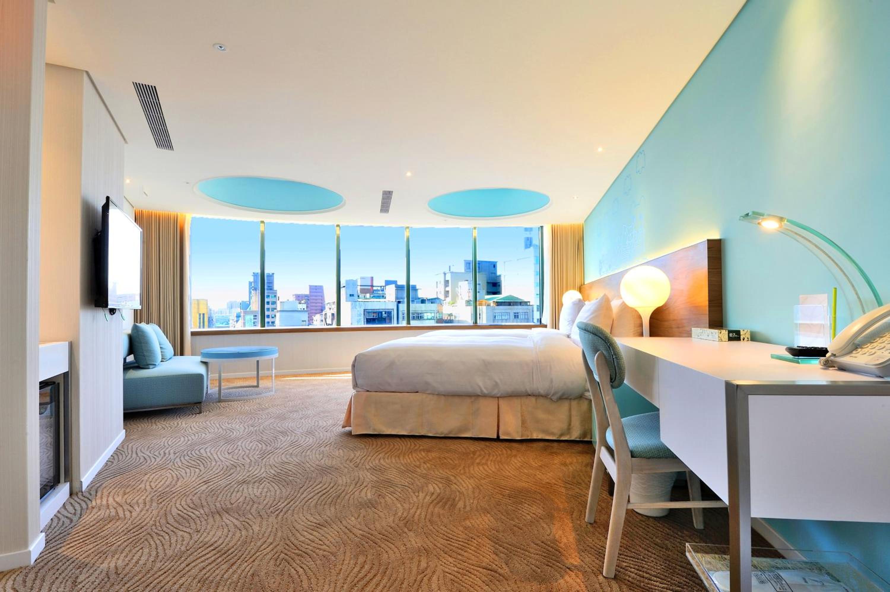 Deluxe Double or Twin Room with City View