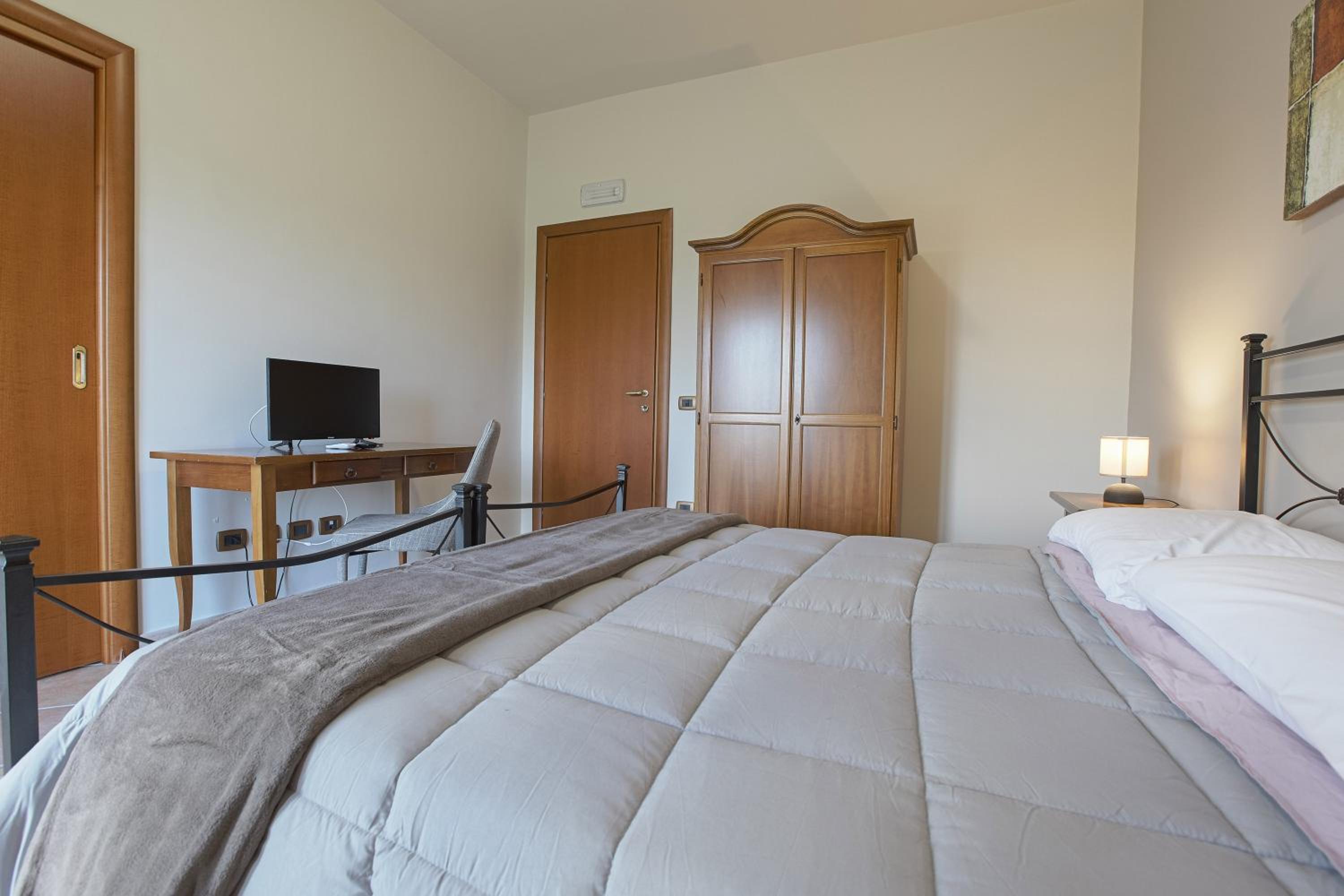 Double or Twin Room with Balcony photo 3