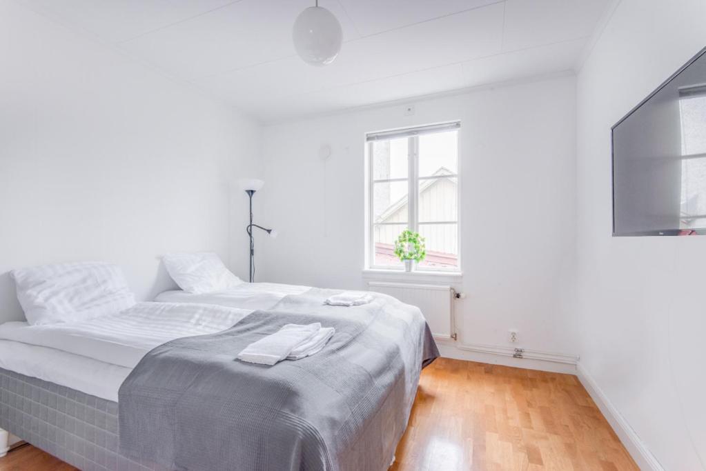 Apartment with Garden View - Photo 2