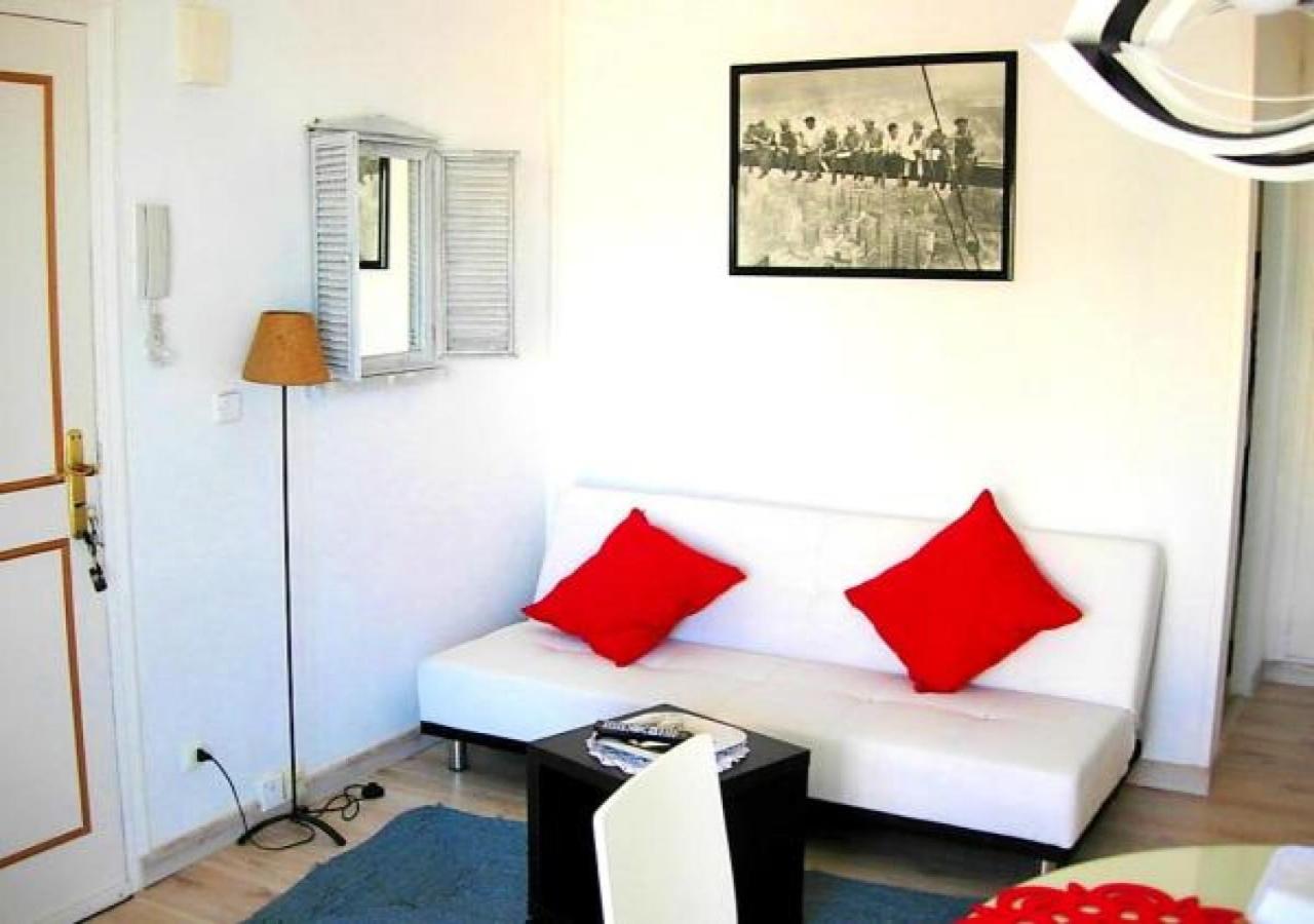 Estudio con vista al mar
