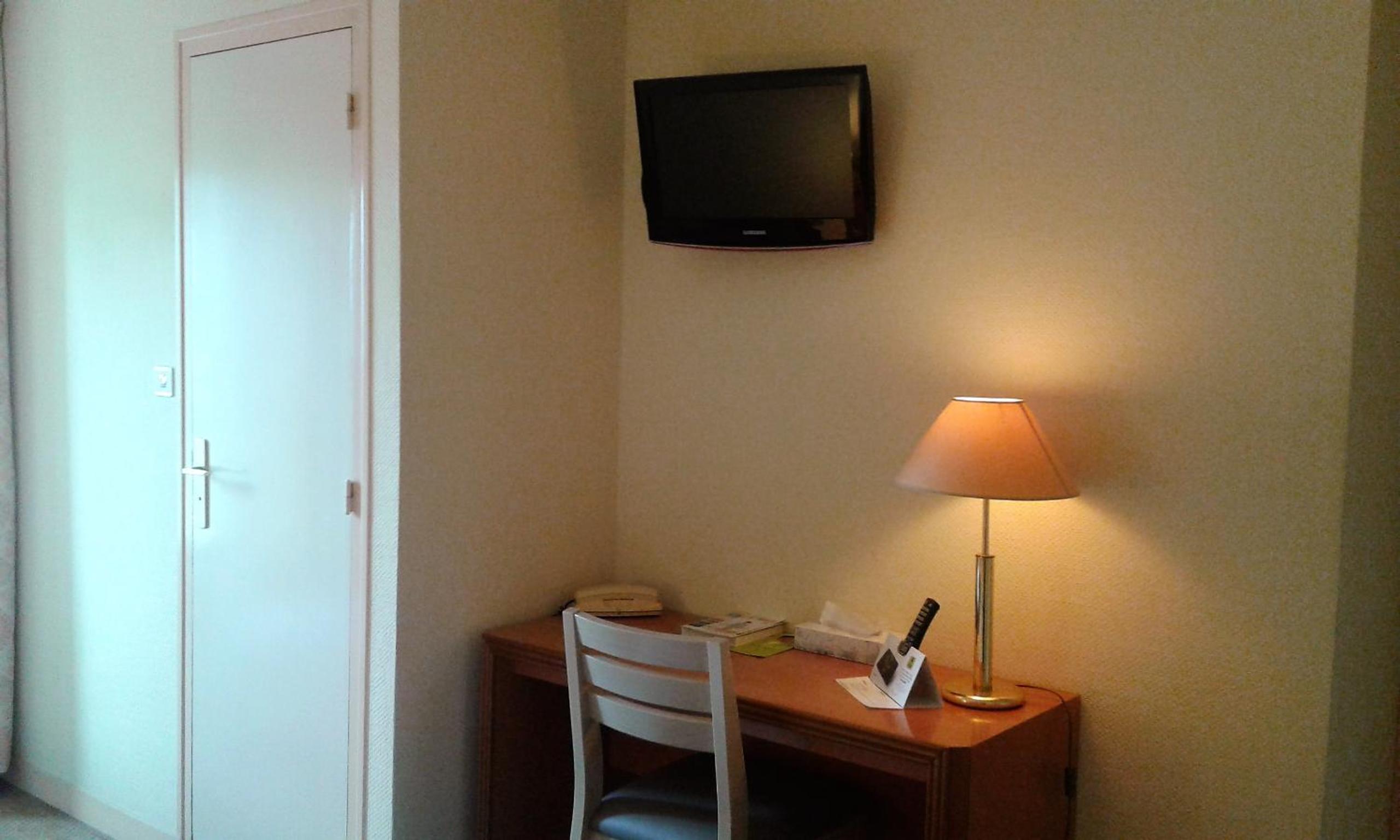 Triple Room with Street View