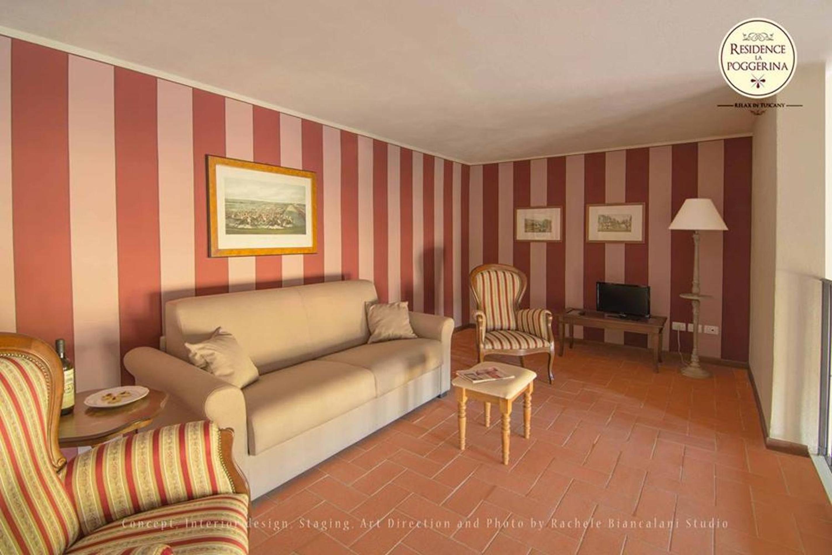 Two-Bedroom Apartment - Split Level photo 2
