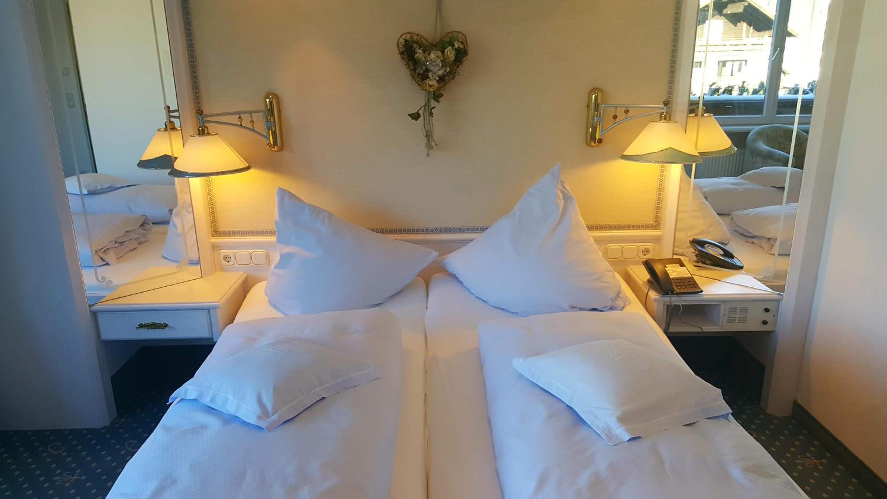 Deluxe Double Room with Balcony - Photo 7