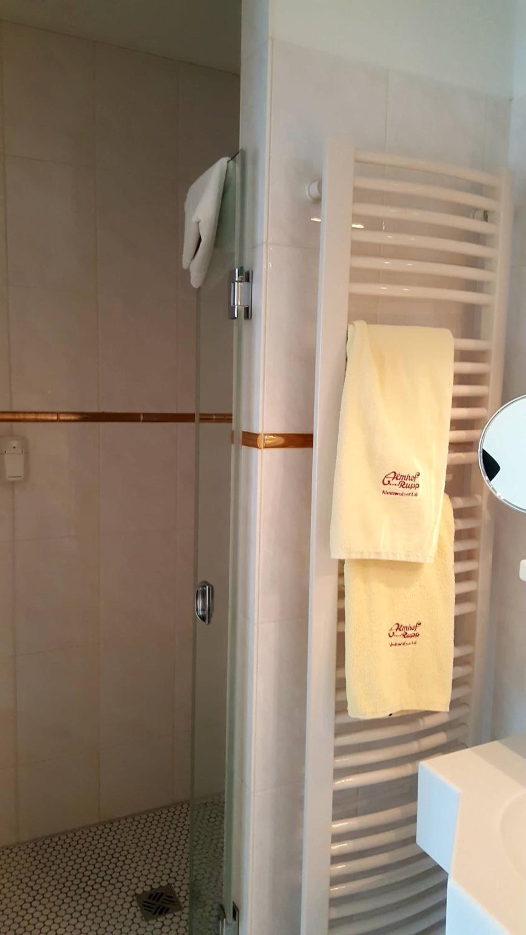Deluxe Double Room with Balcony - Photo 15