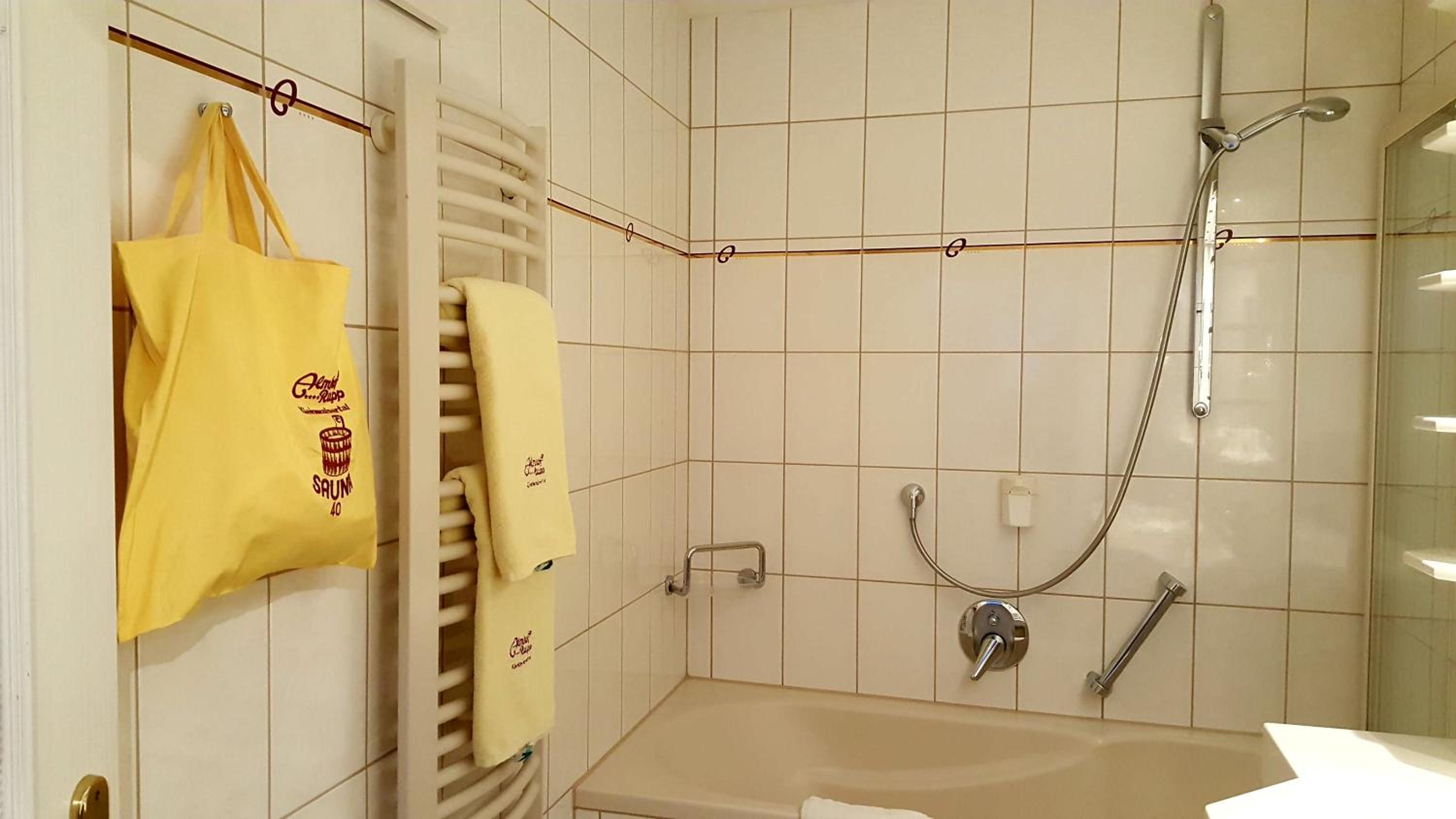 Deluxe Double Room with Balcony - Photo 11
