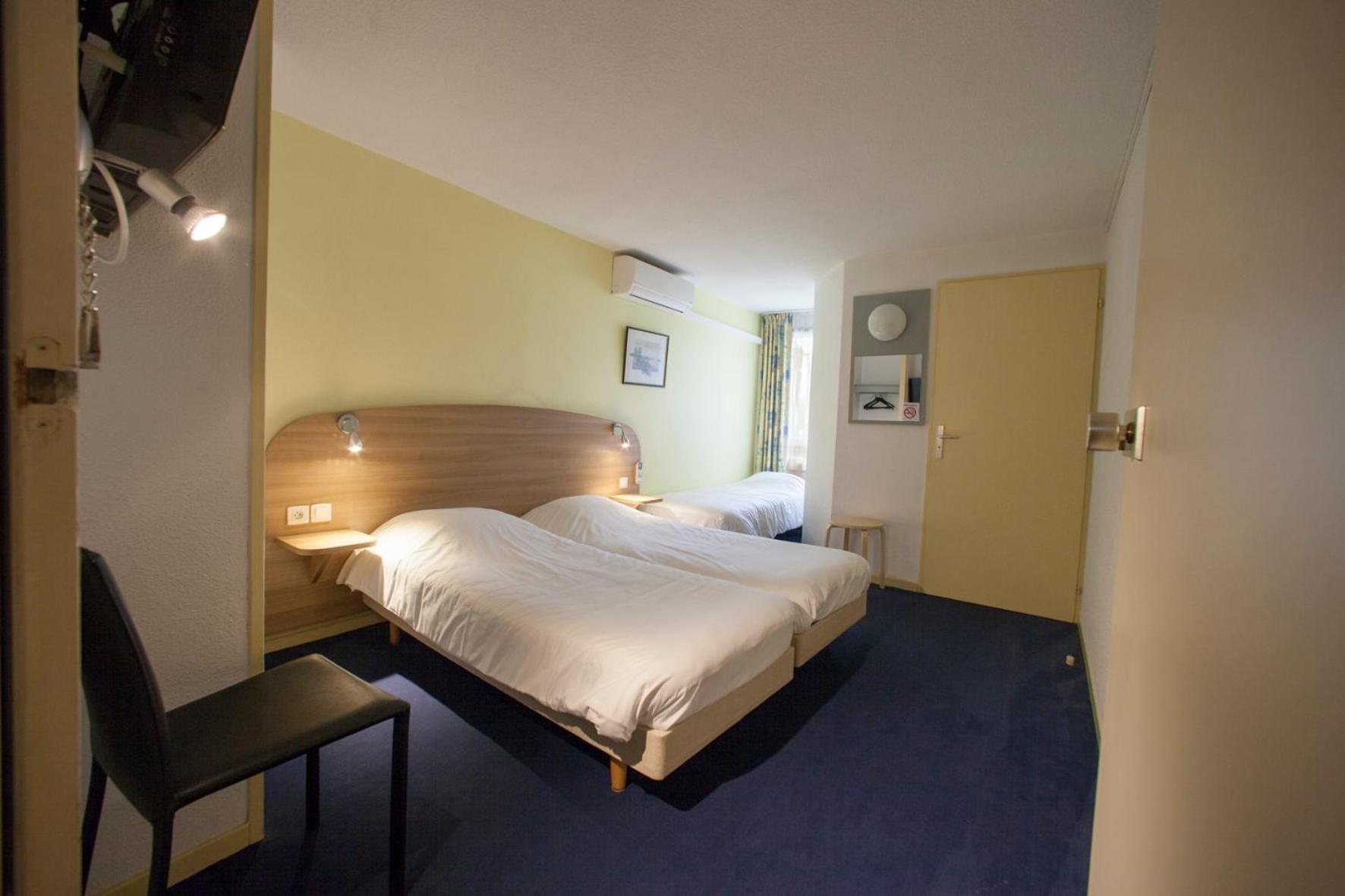 Twin Room - Photo 1