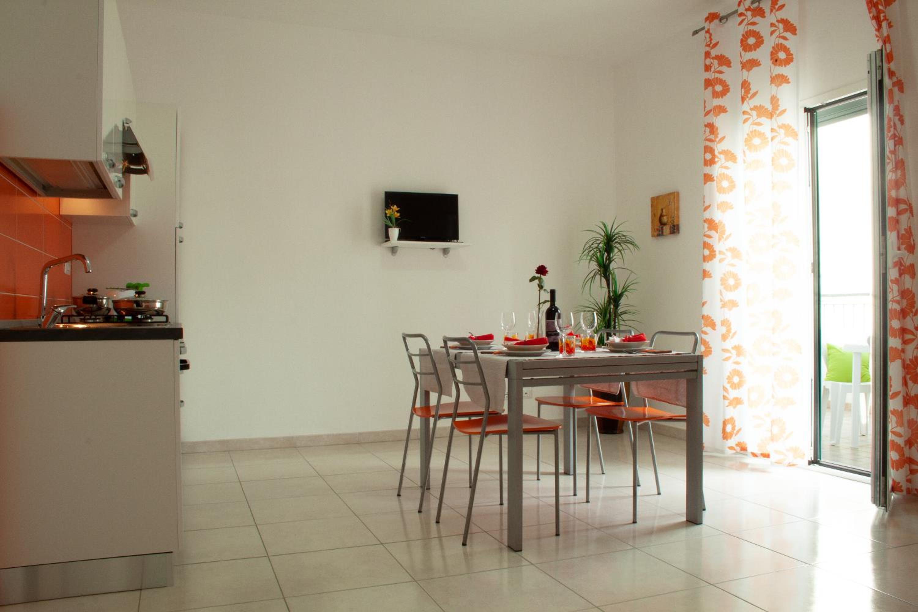 Apartment photo 2
