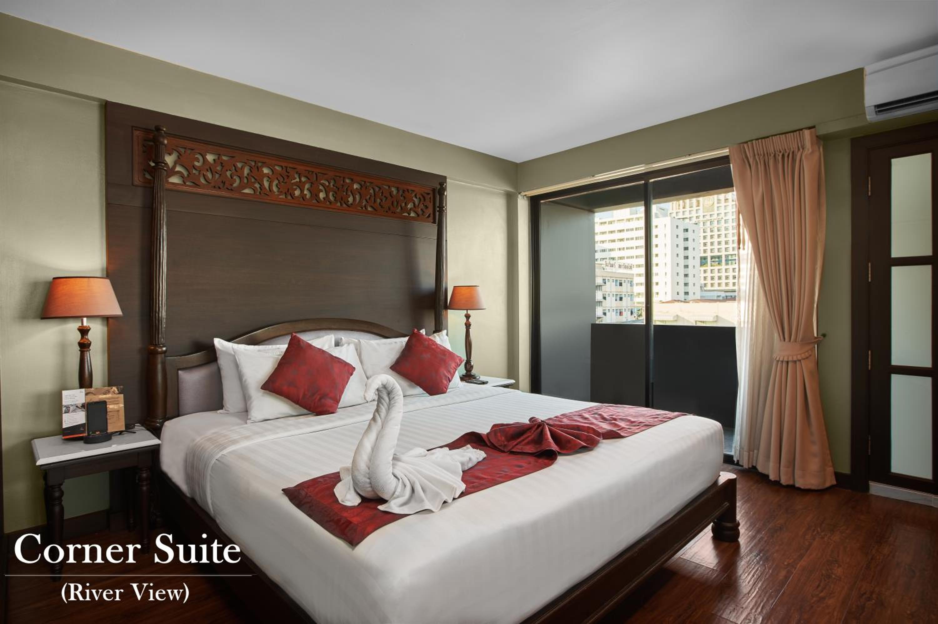 Corner Suite photo 2