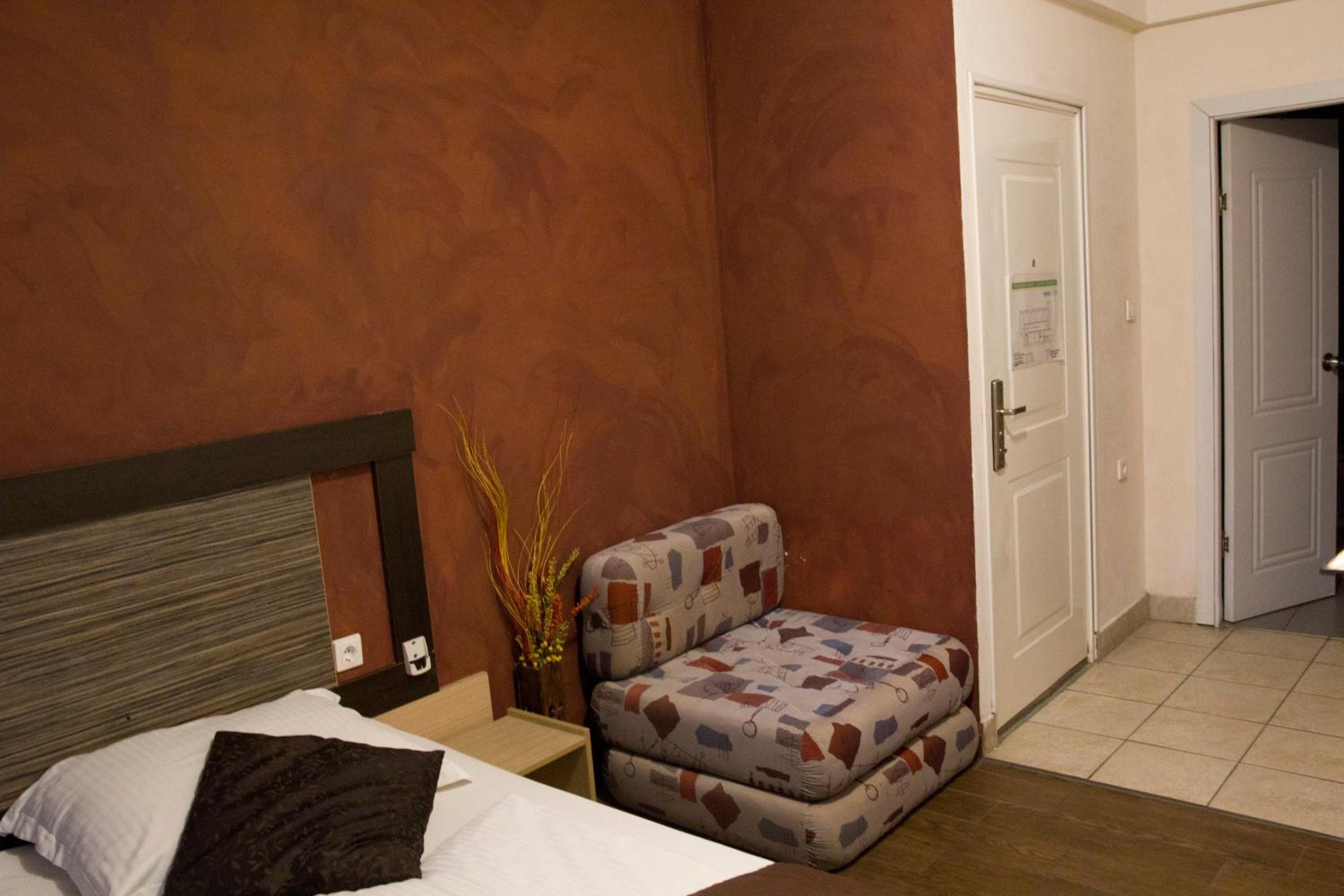 Double or Twin Room with Balcony - Photo 25