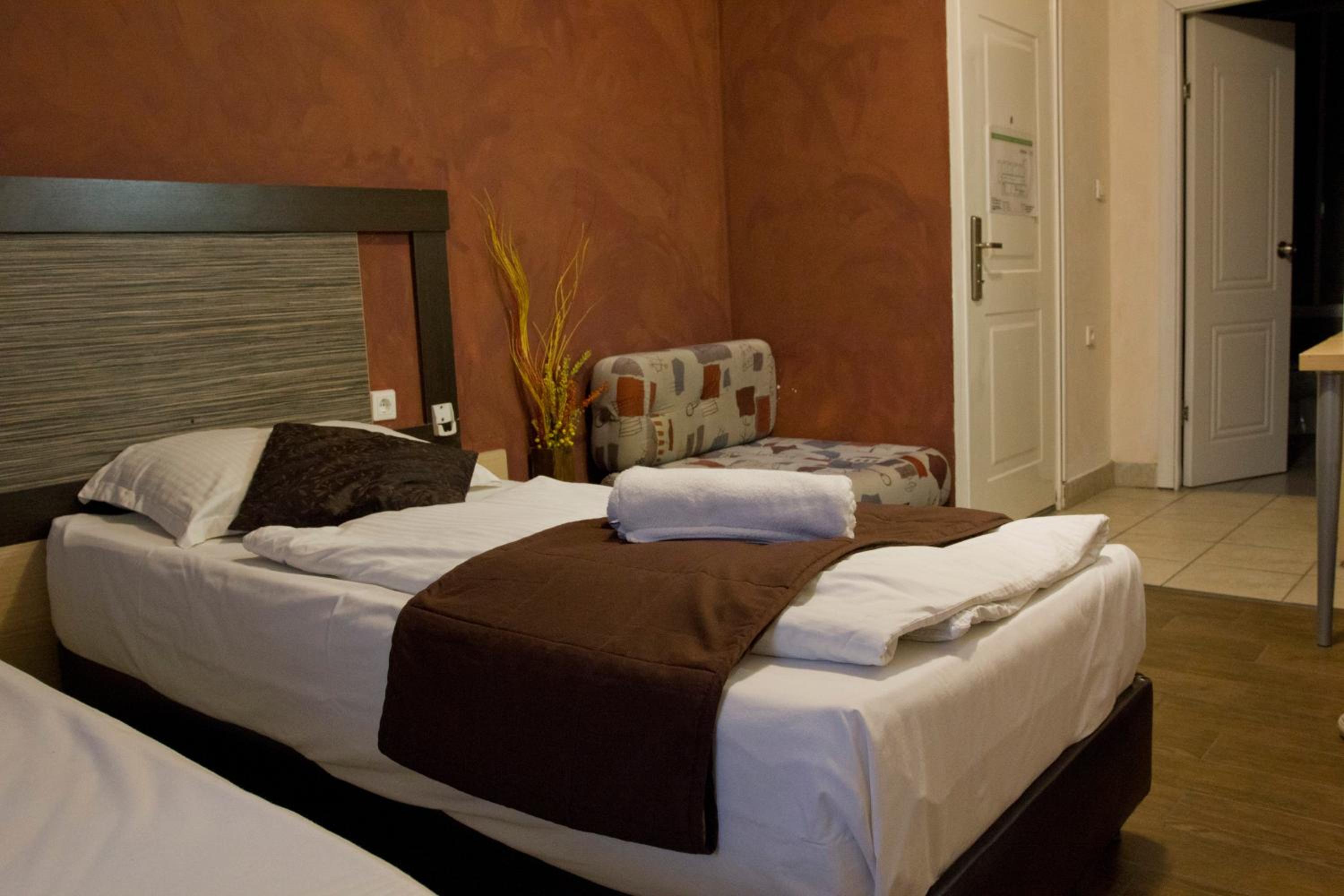 Double or Twin Room with Balcony - Photo 26