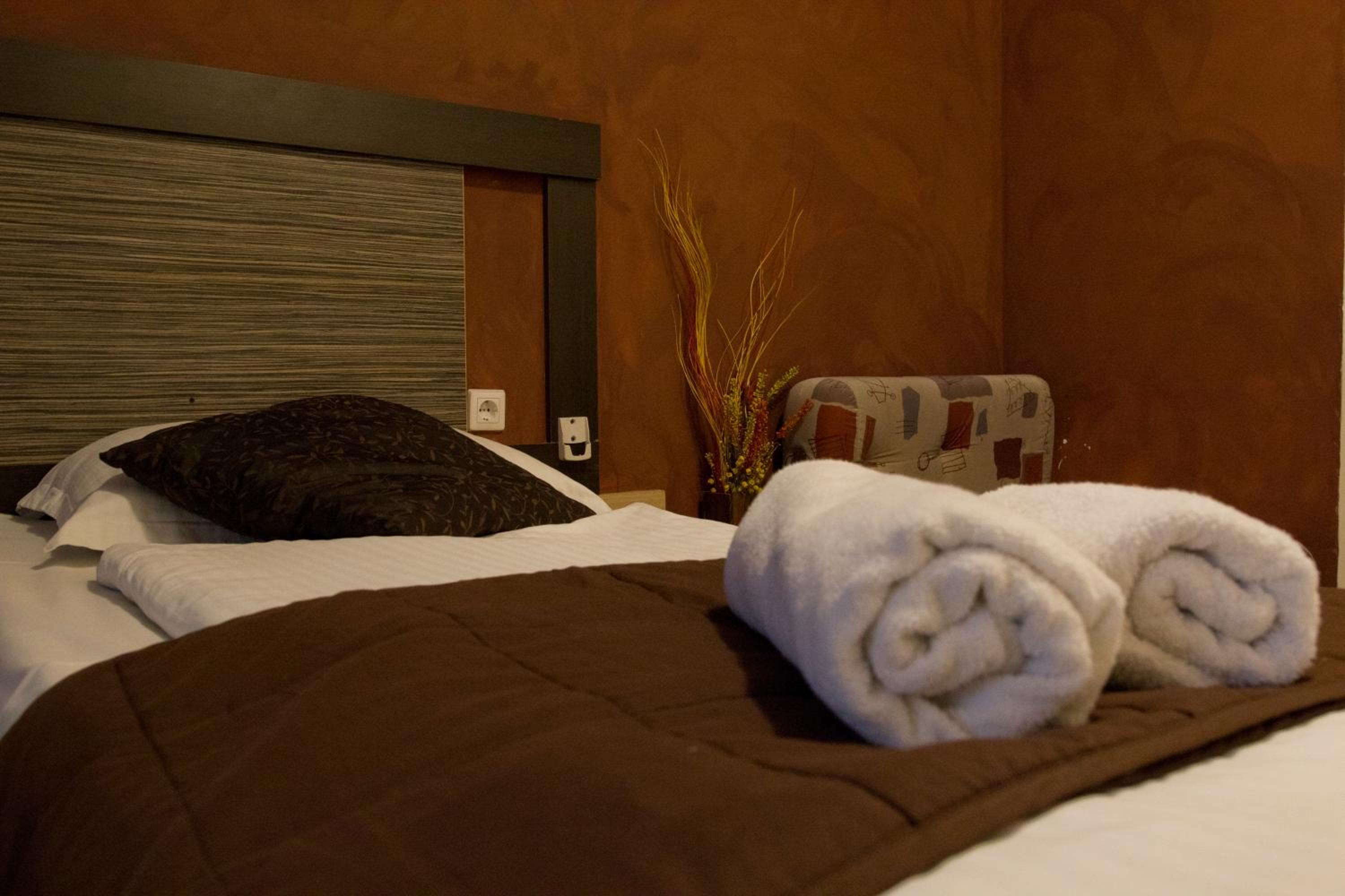 Double or Twin Room with Balcony - Photo 27