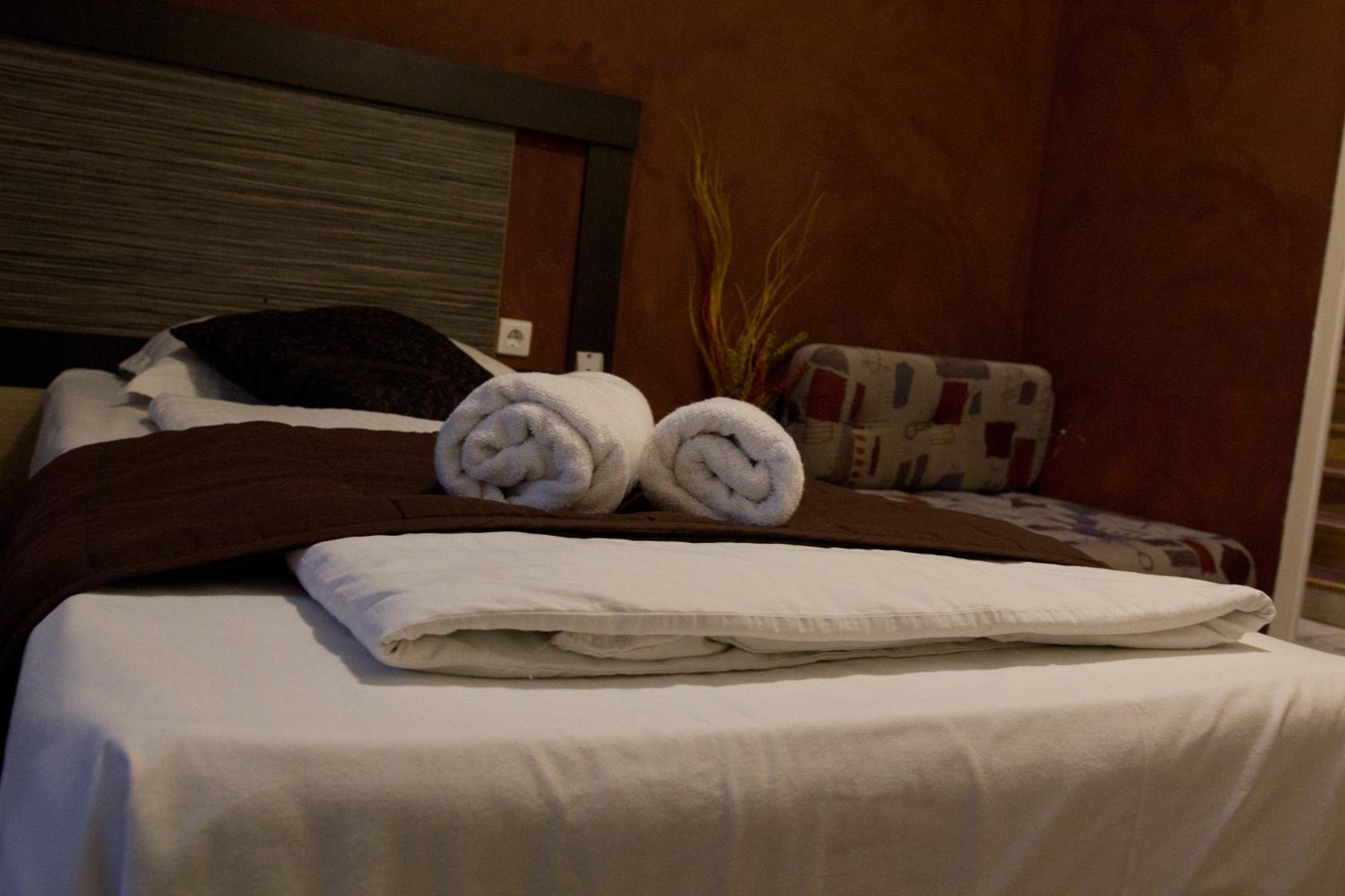 Double or Twin Room with Balcony - Photo 28
