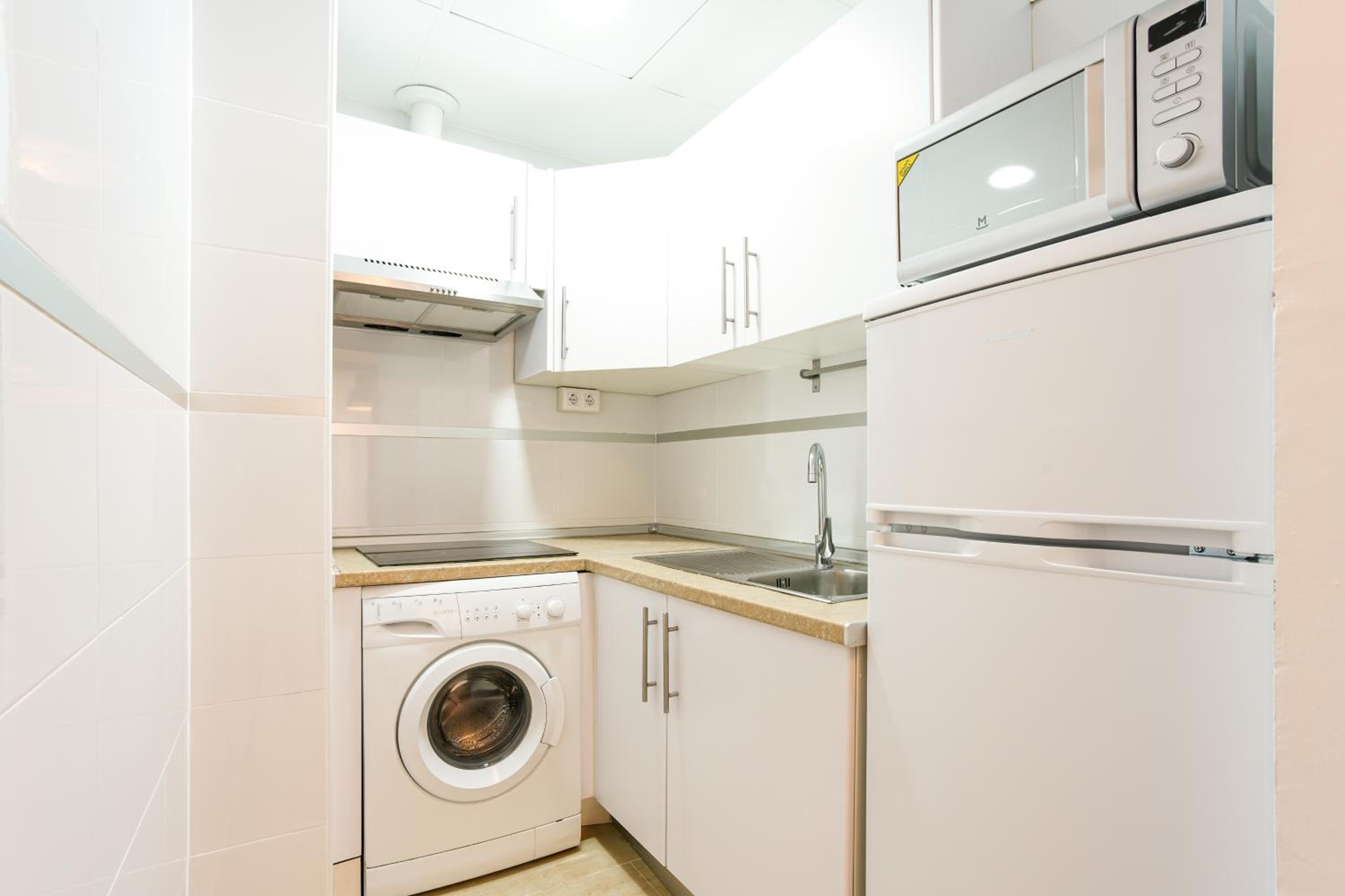 Apartment with Balcony - Photo 4