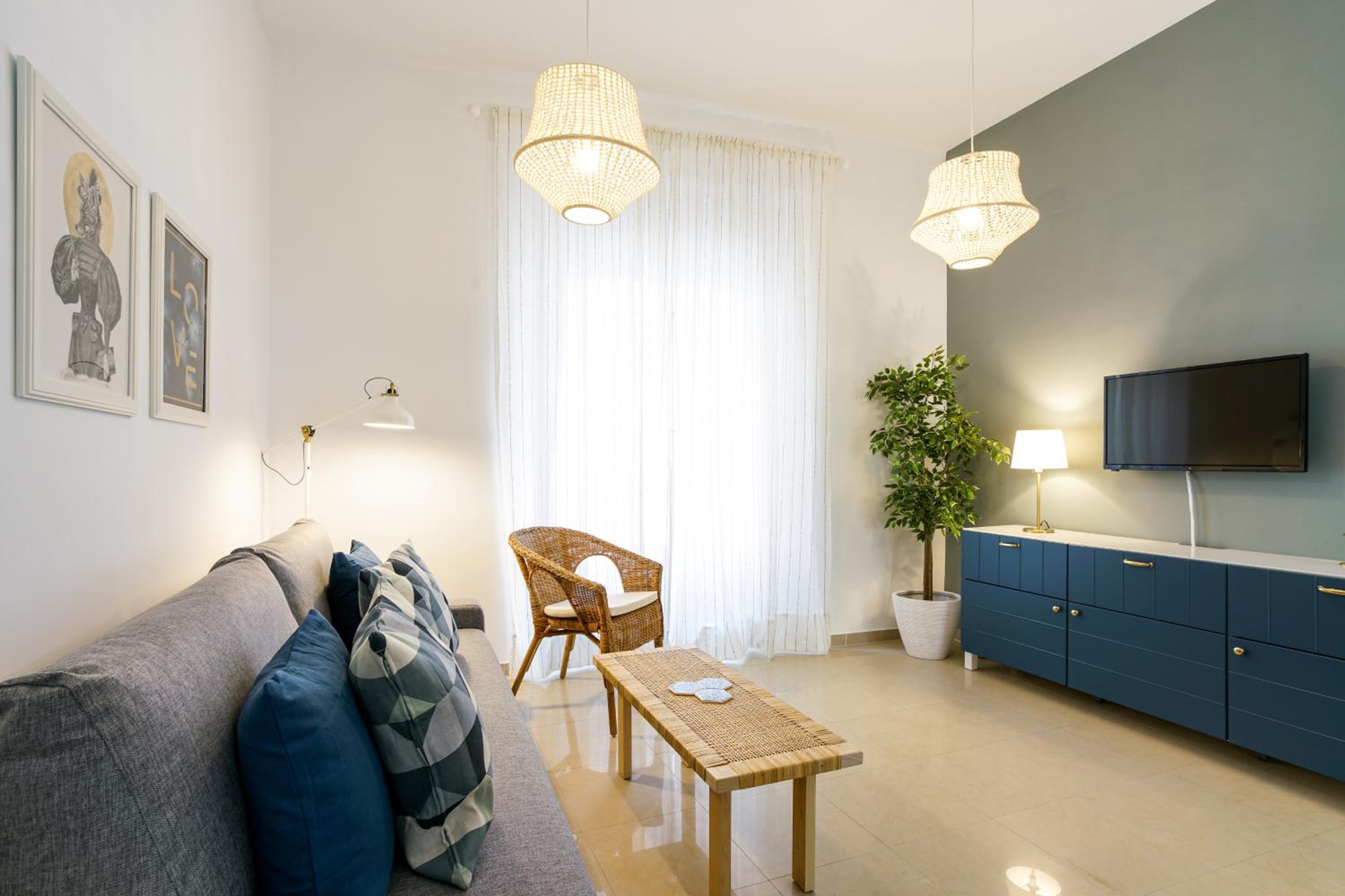 Apartment with Balcony - Photo 9