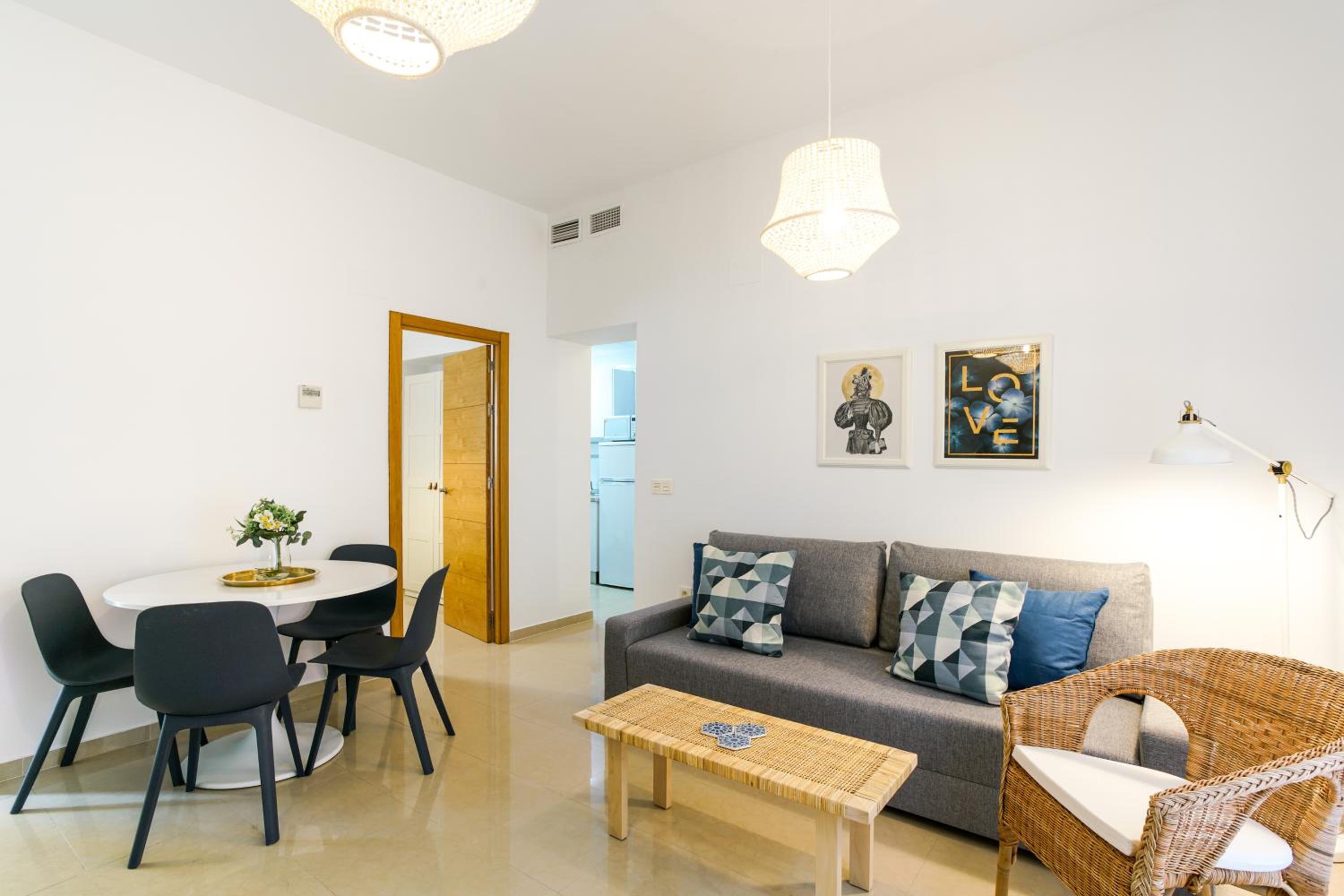 Apartment with Balcony - Photo 14