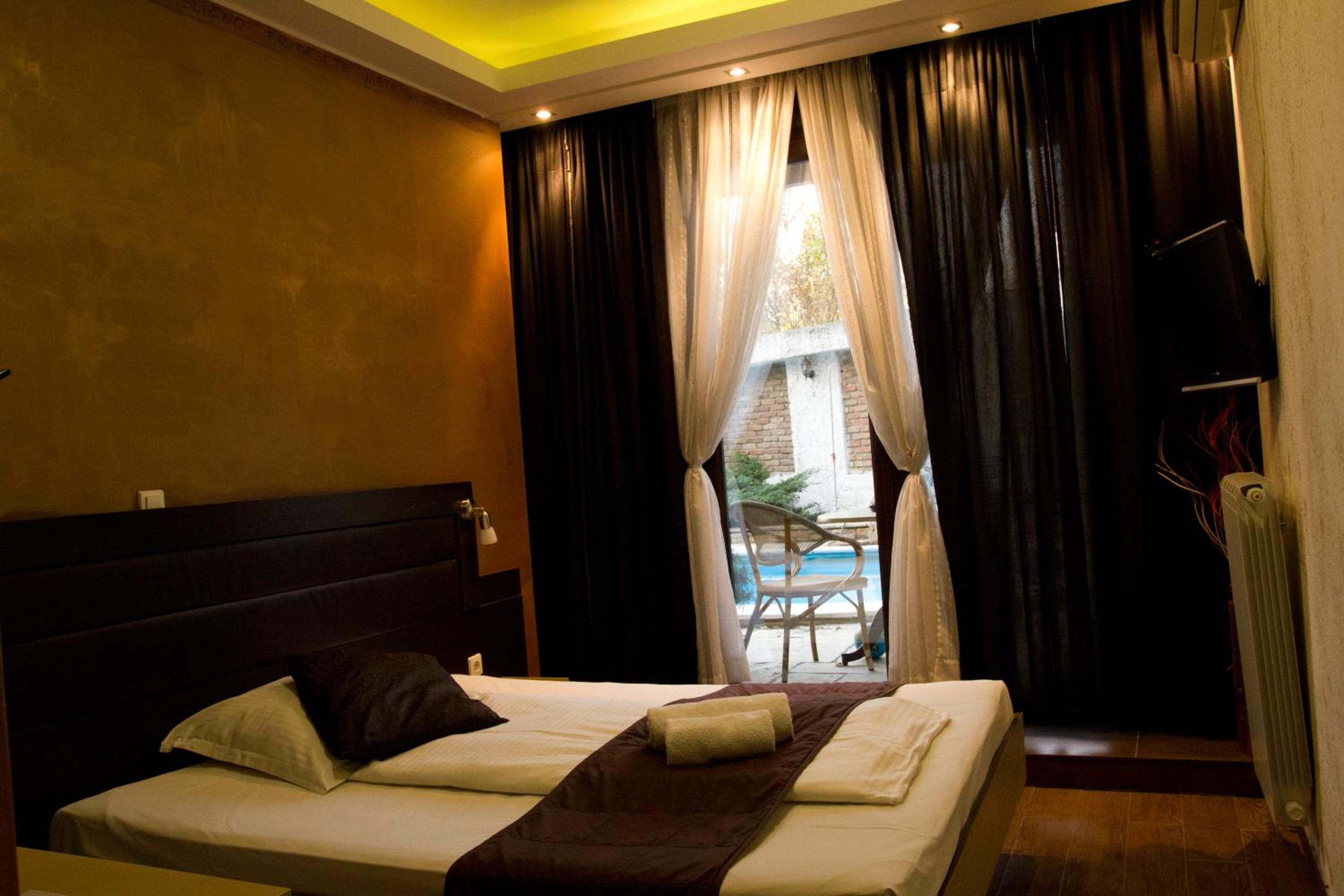 Double or Twin Room with Balcony - Photo 19