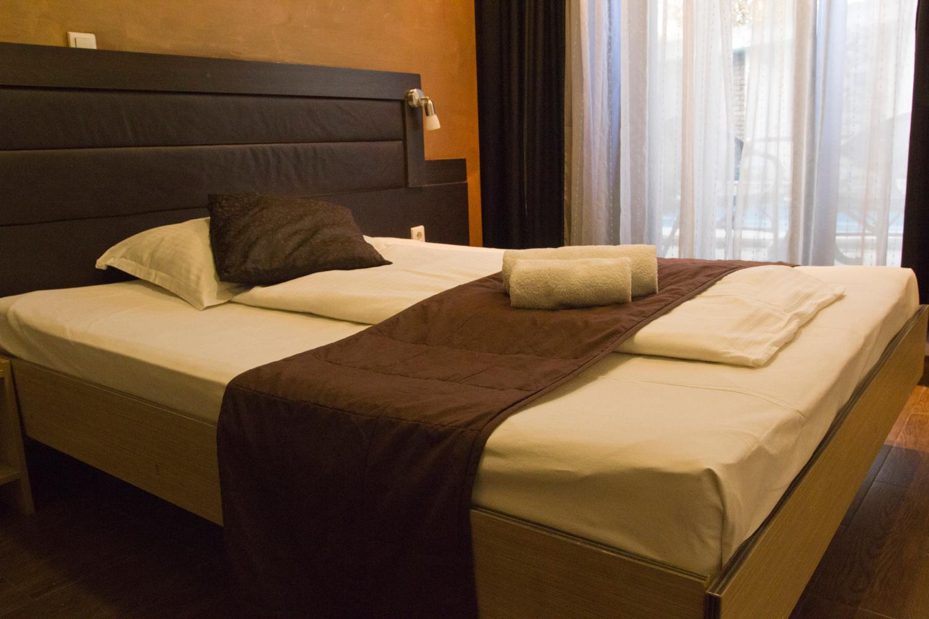 Double or Twin Room with Balcony - Photo 16