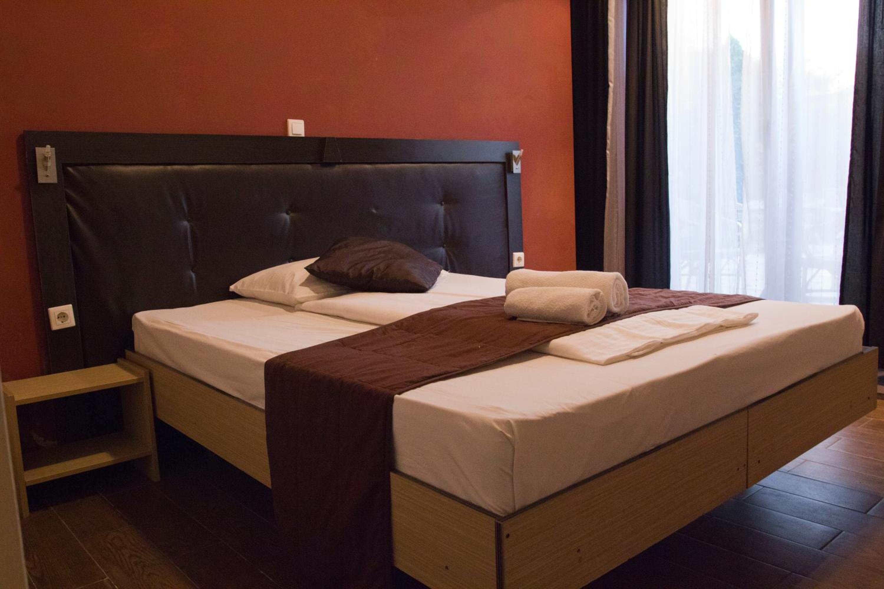 Economy Double Room with Balcony - Photo 3