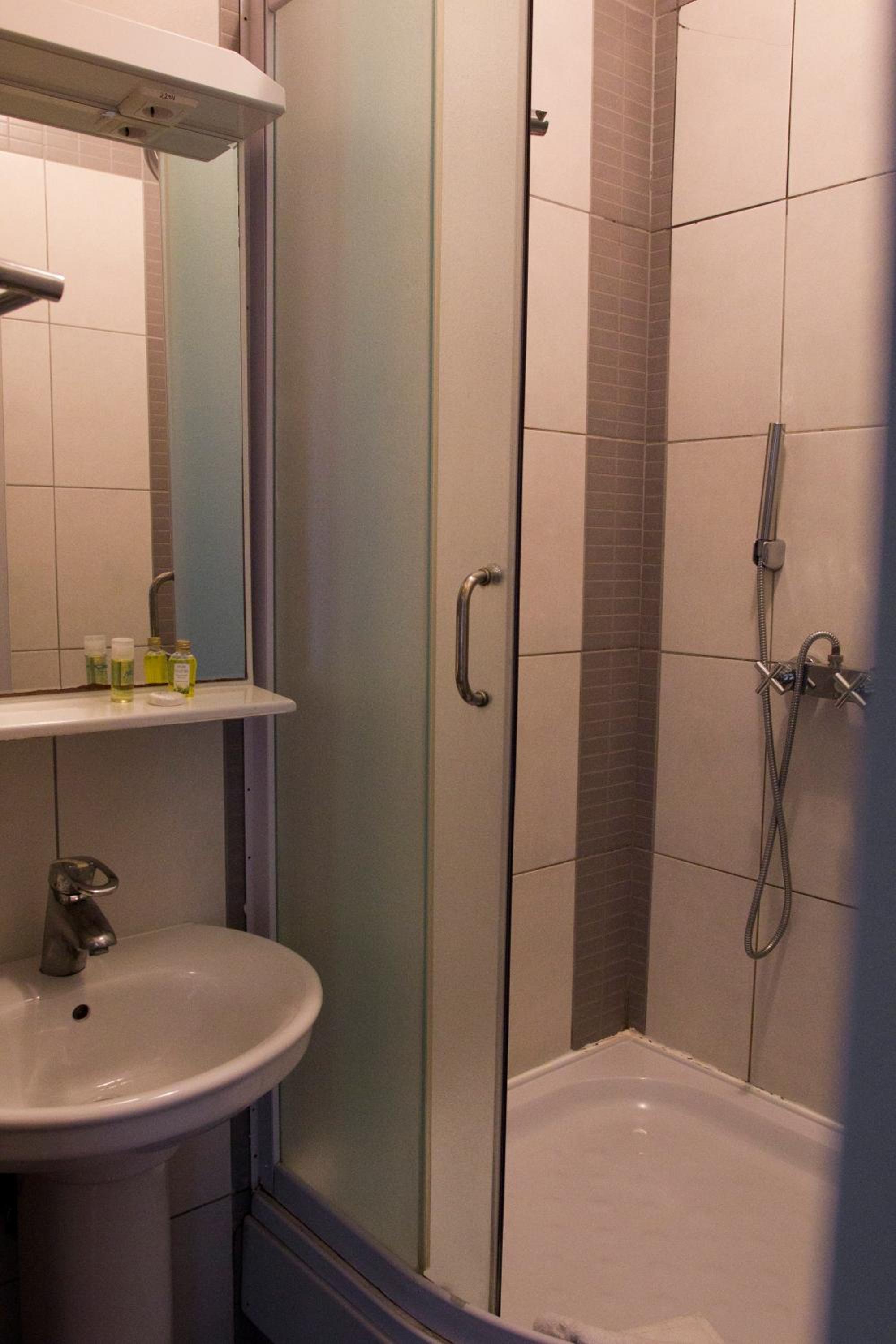 Economy Double Room with Balcony - Photo 16