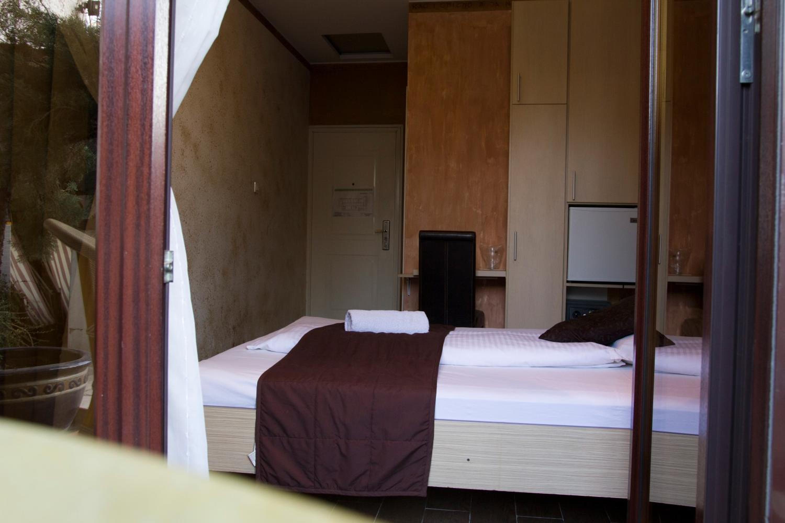 Economy Double Room with Balcony - Photo 15