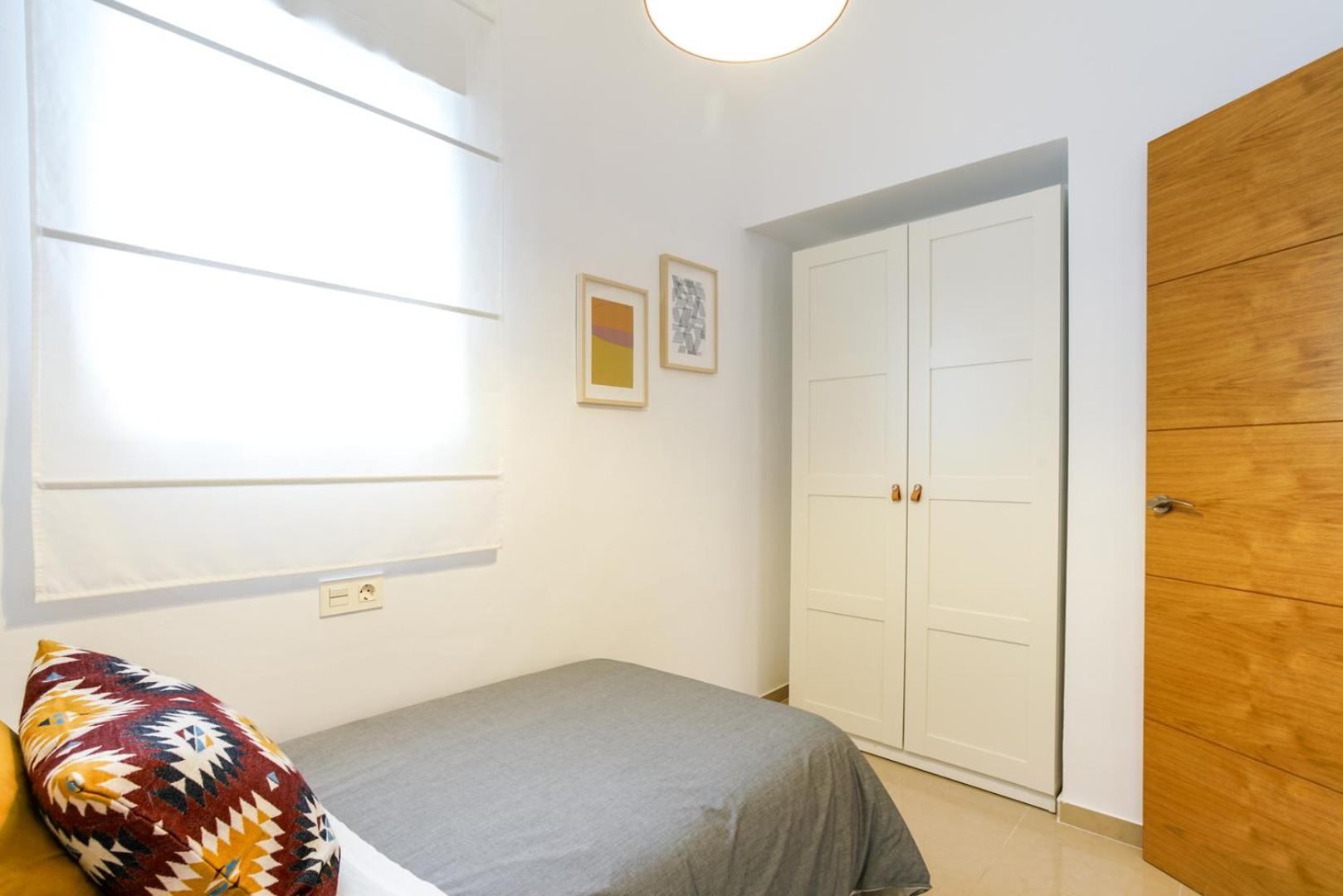Apartment with Balcony - Photo 5