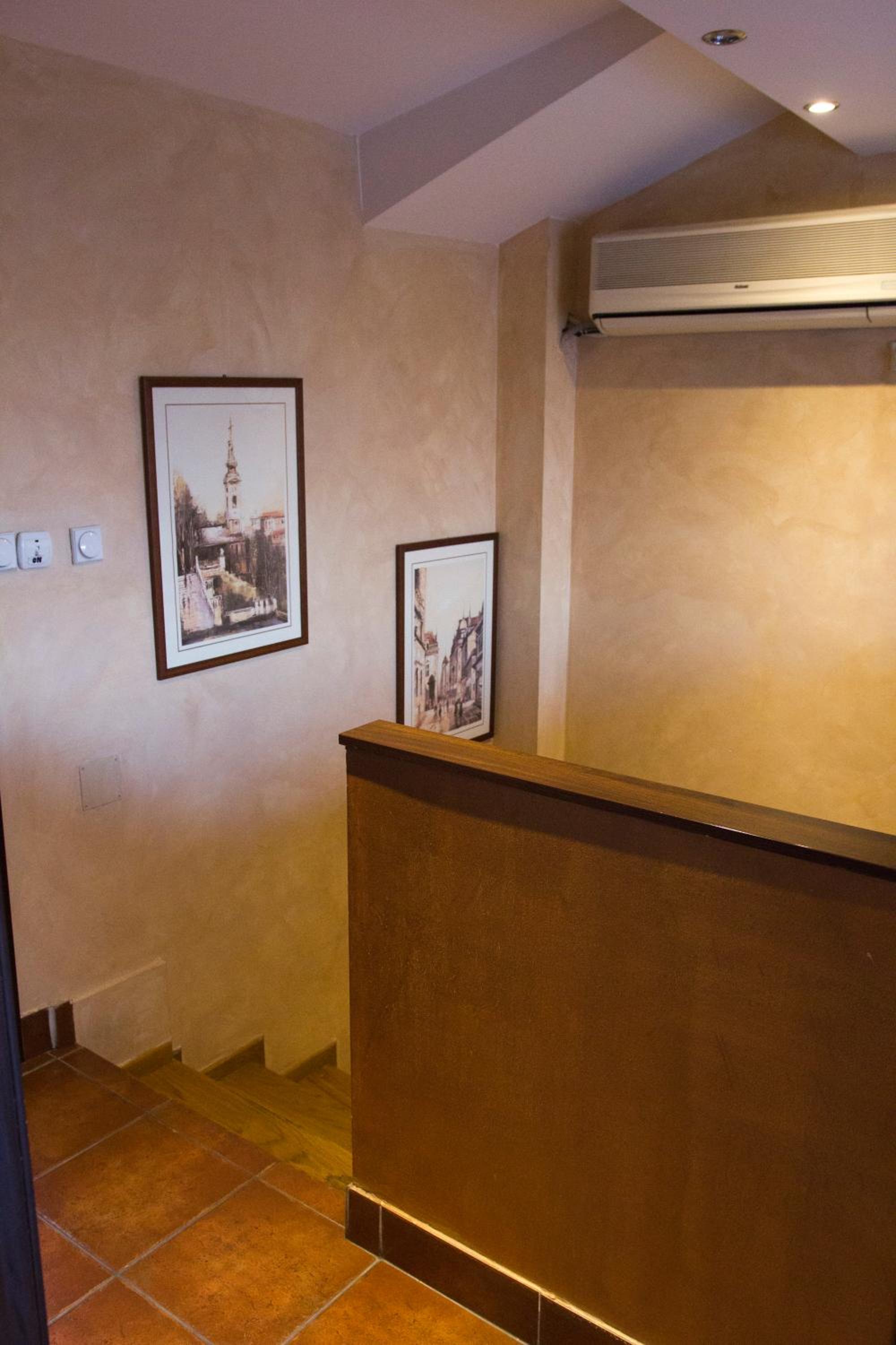 Studio - Photo 20