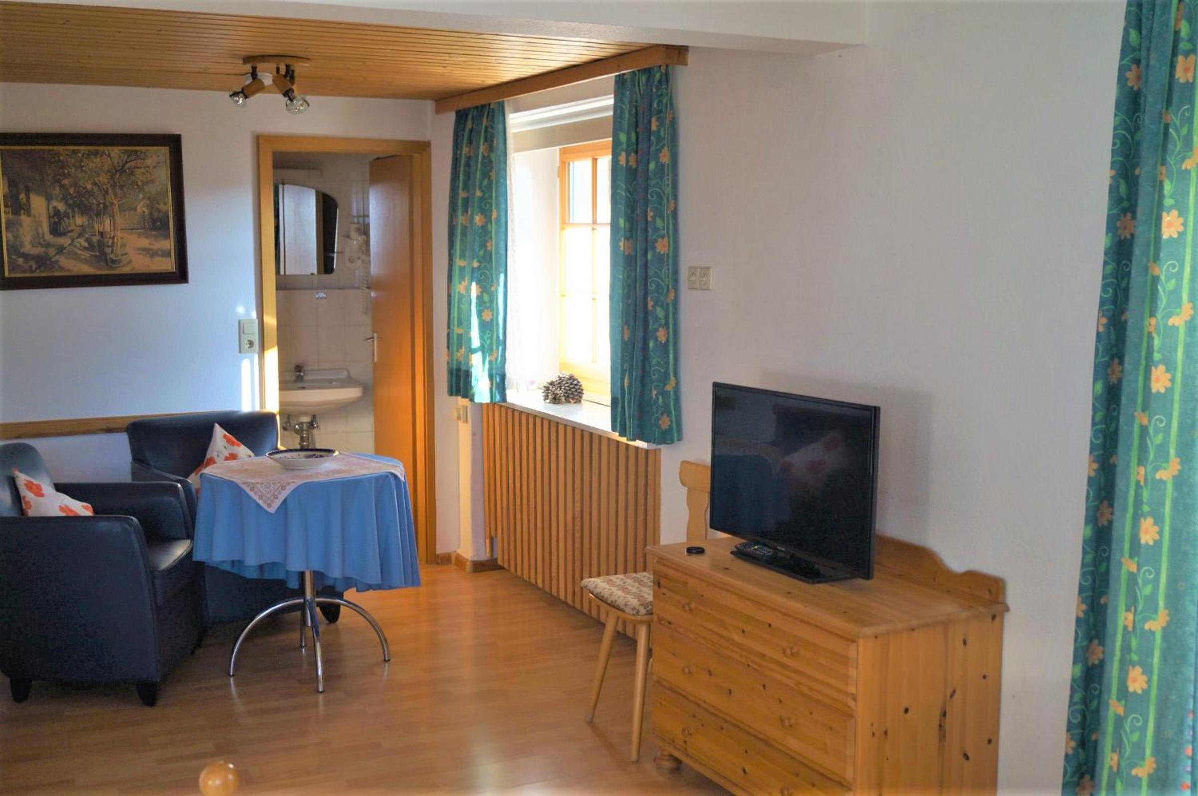 Standard Queen Room photo 3