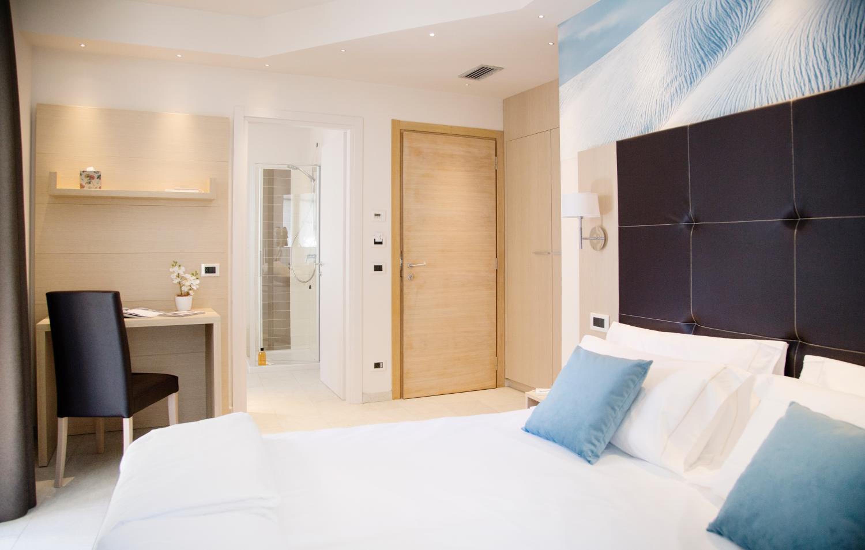 Double Room - Photo 3