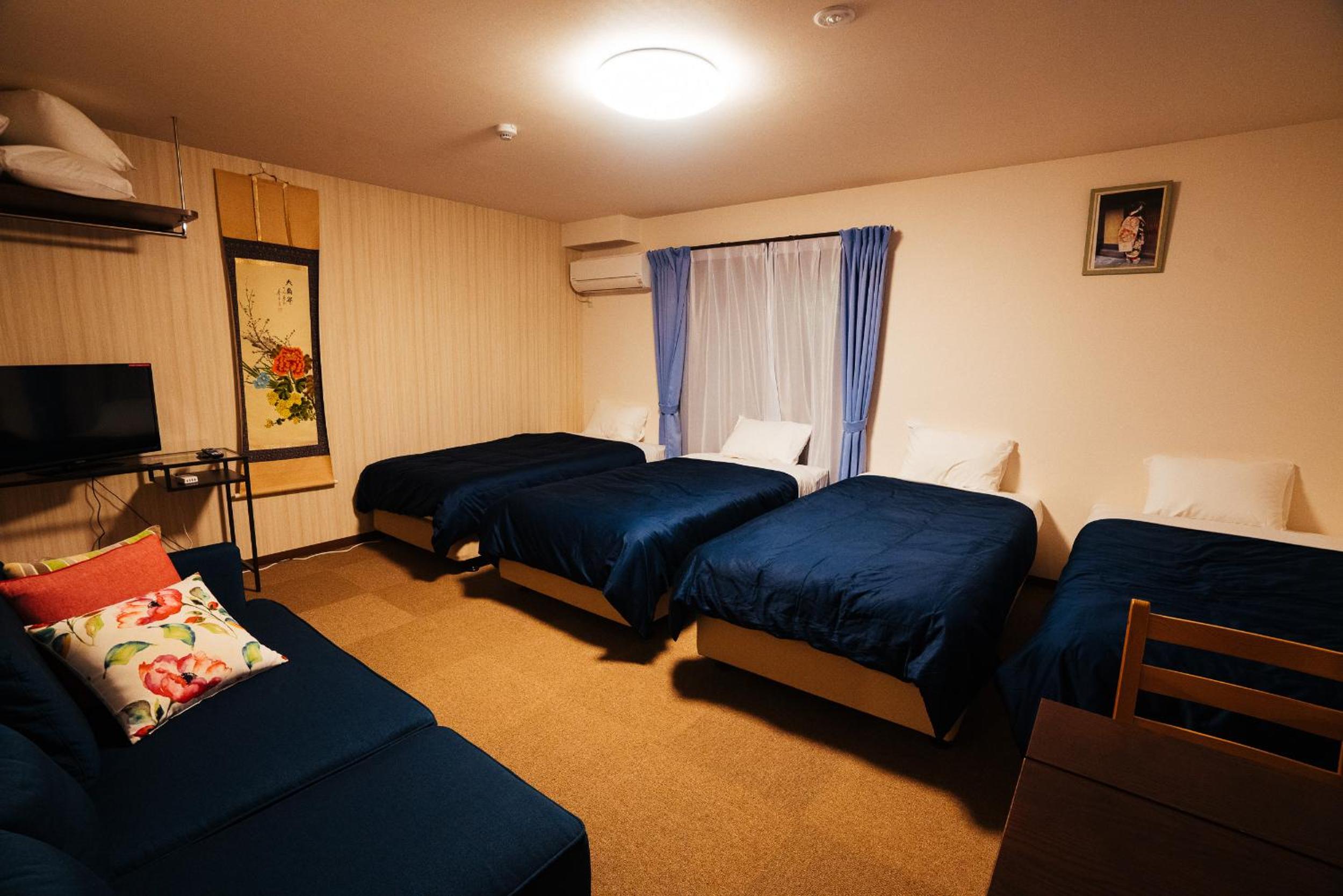 Deluxe Family Suite - Photo 1