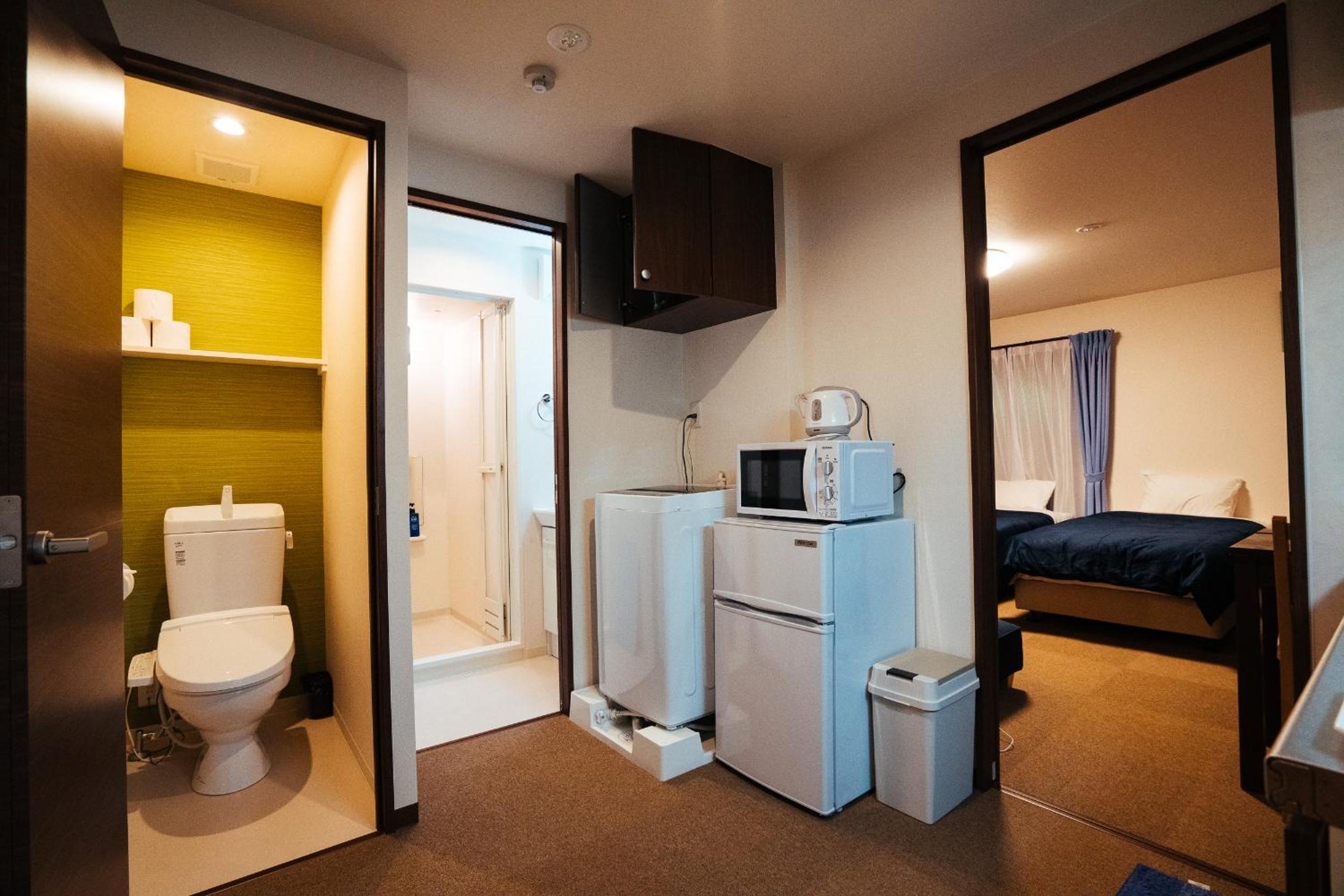 Deluxe Family Suite - Photo 8