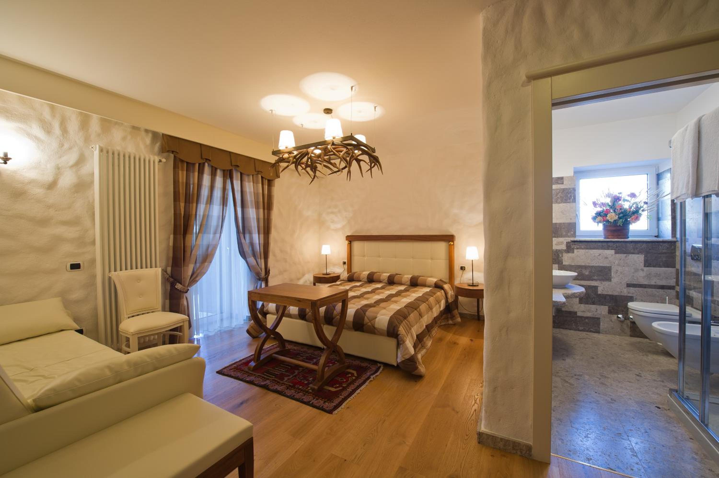 Deluxe Room - Photo 4
