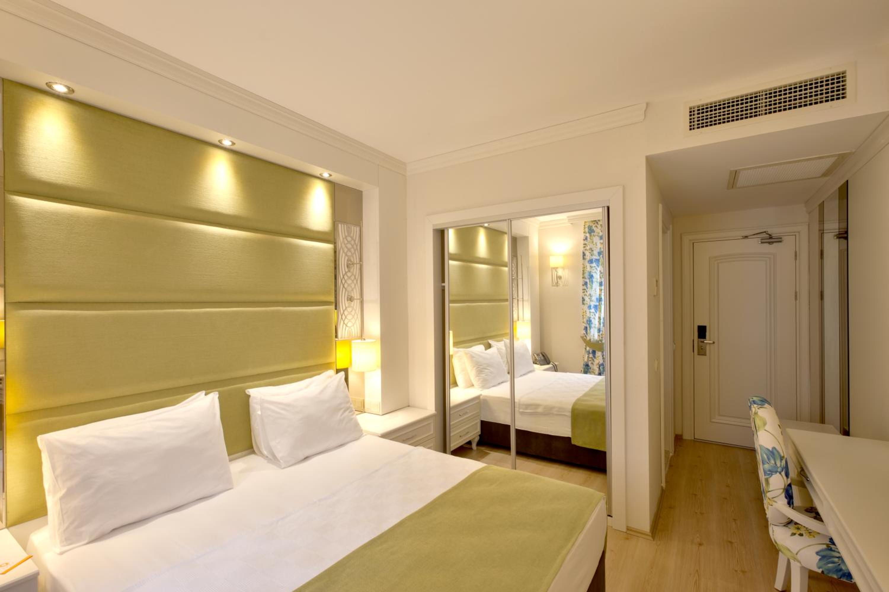 Double Room with Garden View photo 2
