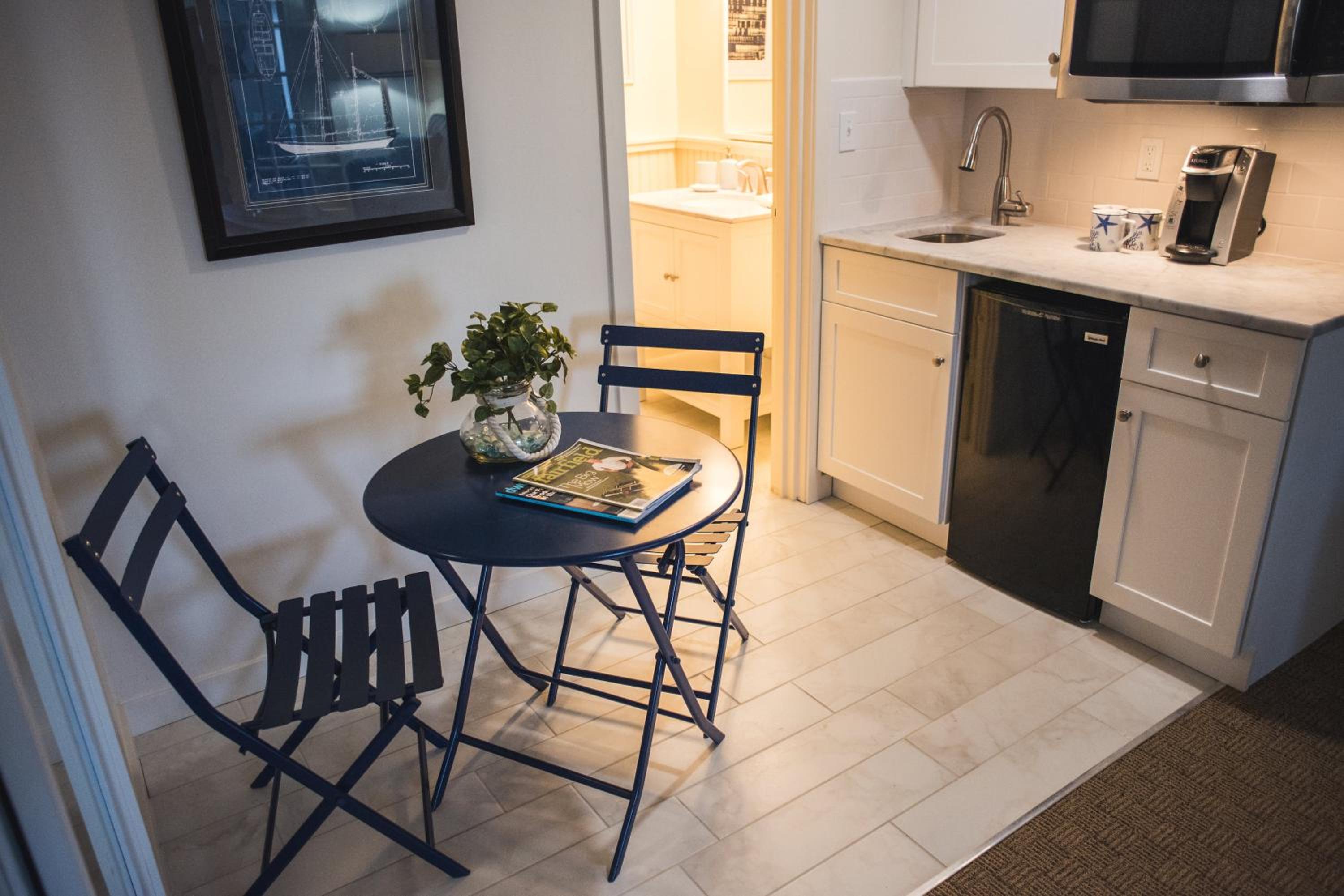 King Suite with Kitchenette photo 2