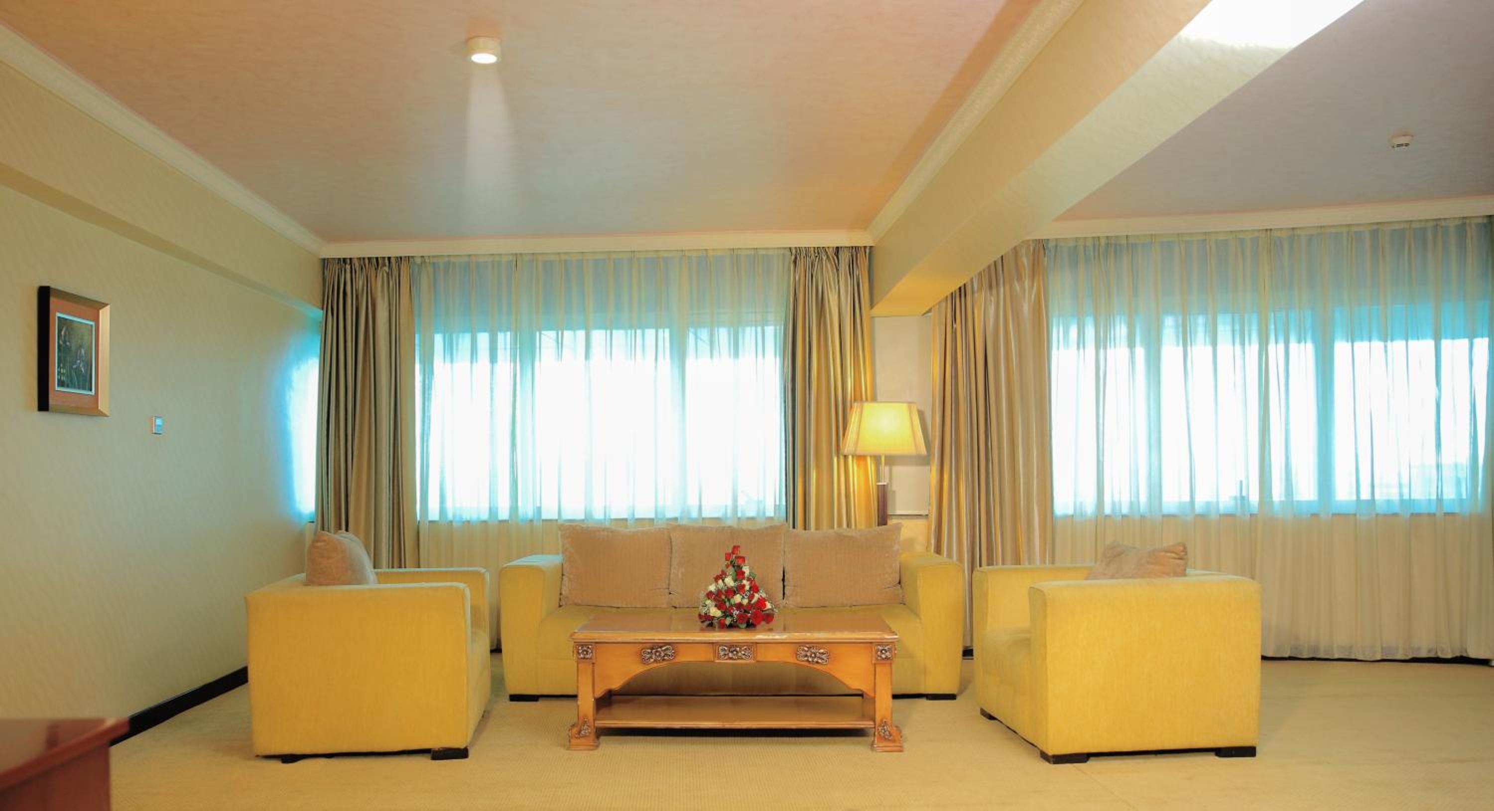 Executive Suite - Photo 9